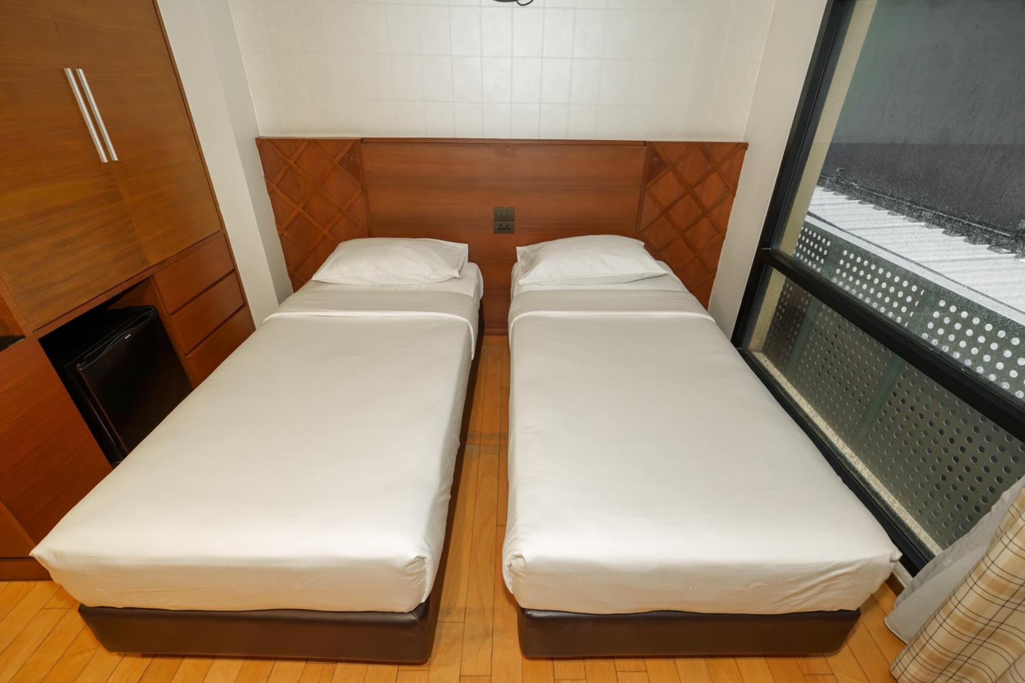 Deluxe Twin Studio