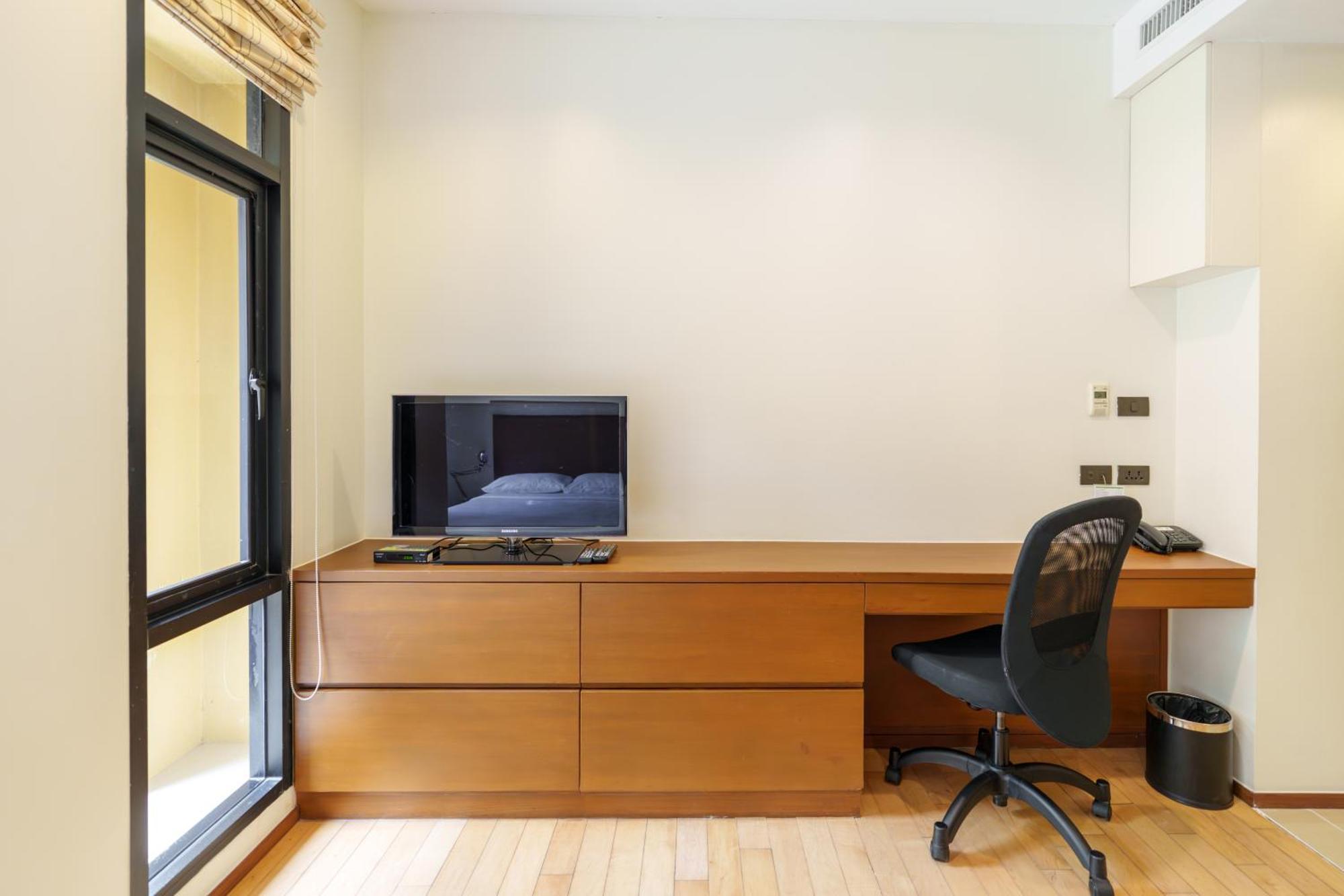 Deluxe Studio