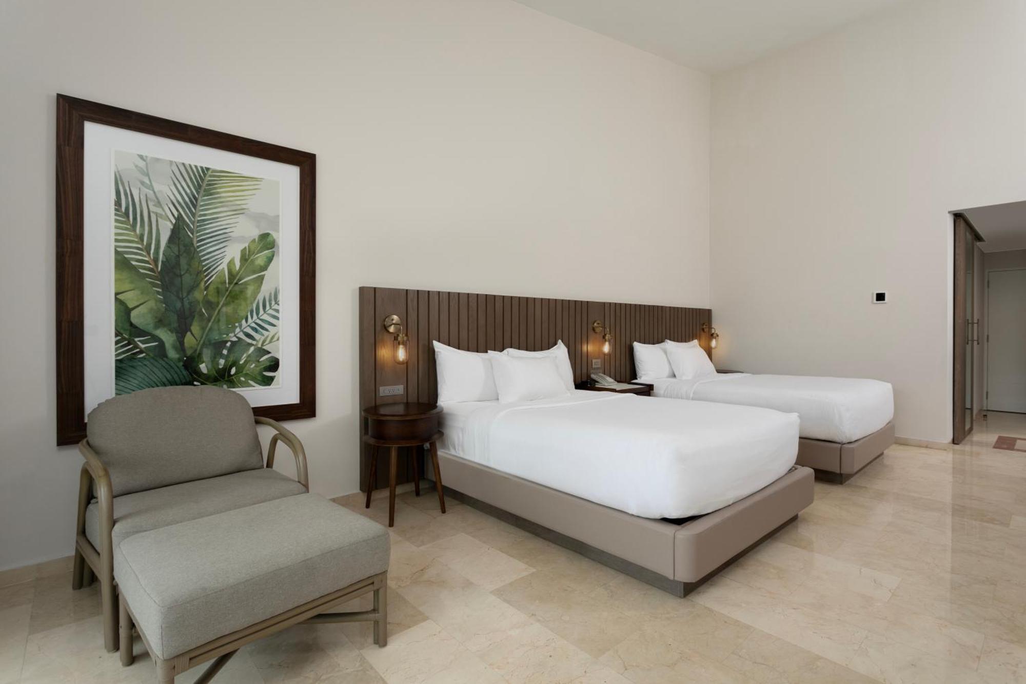 Queen Room Two Queen Beds Garden View