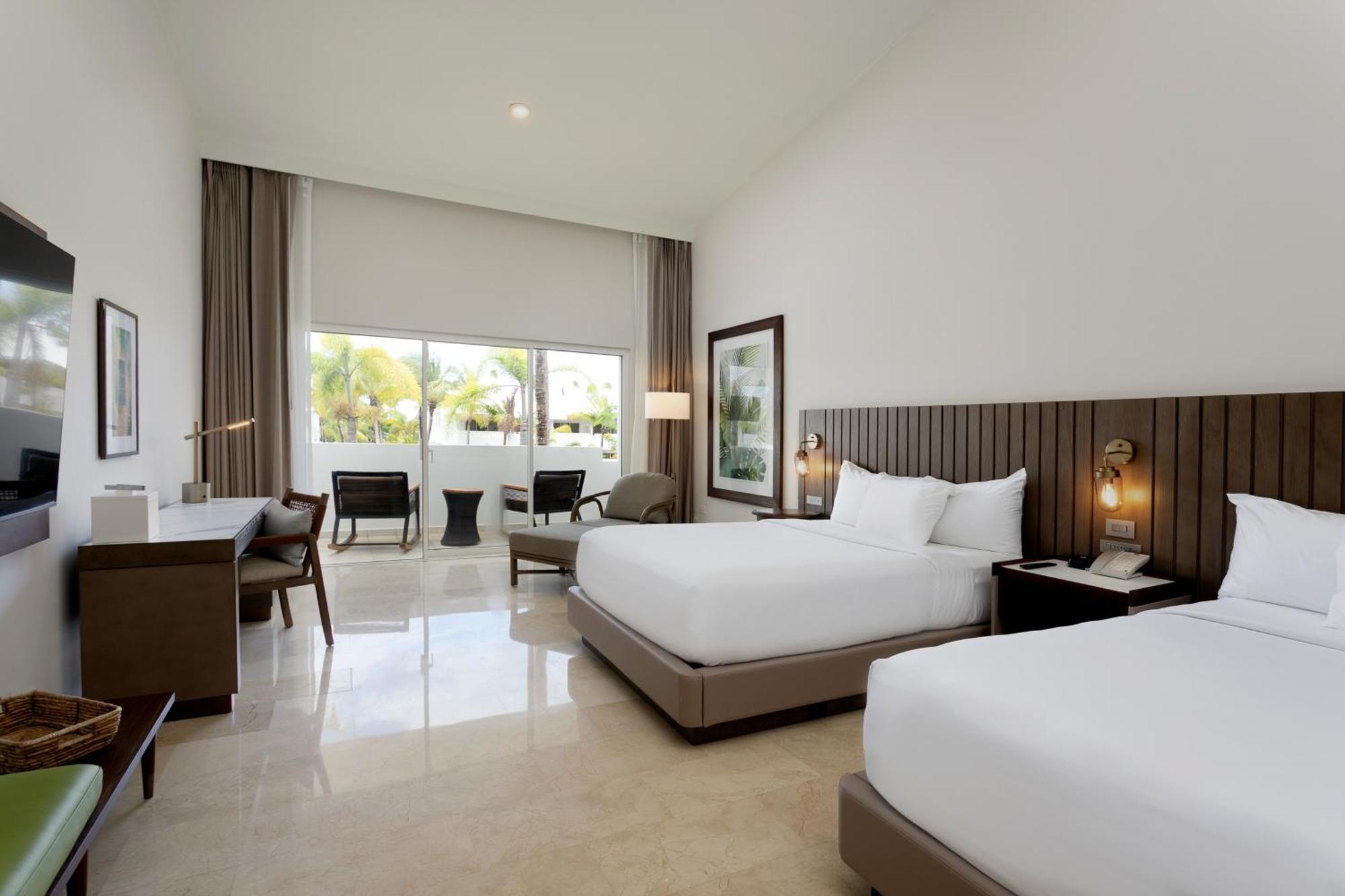 Queen Room Two Queen Beds Garden View