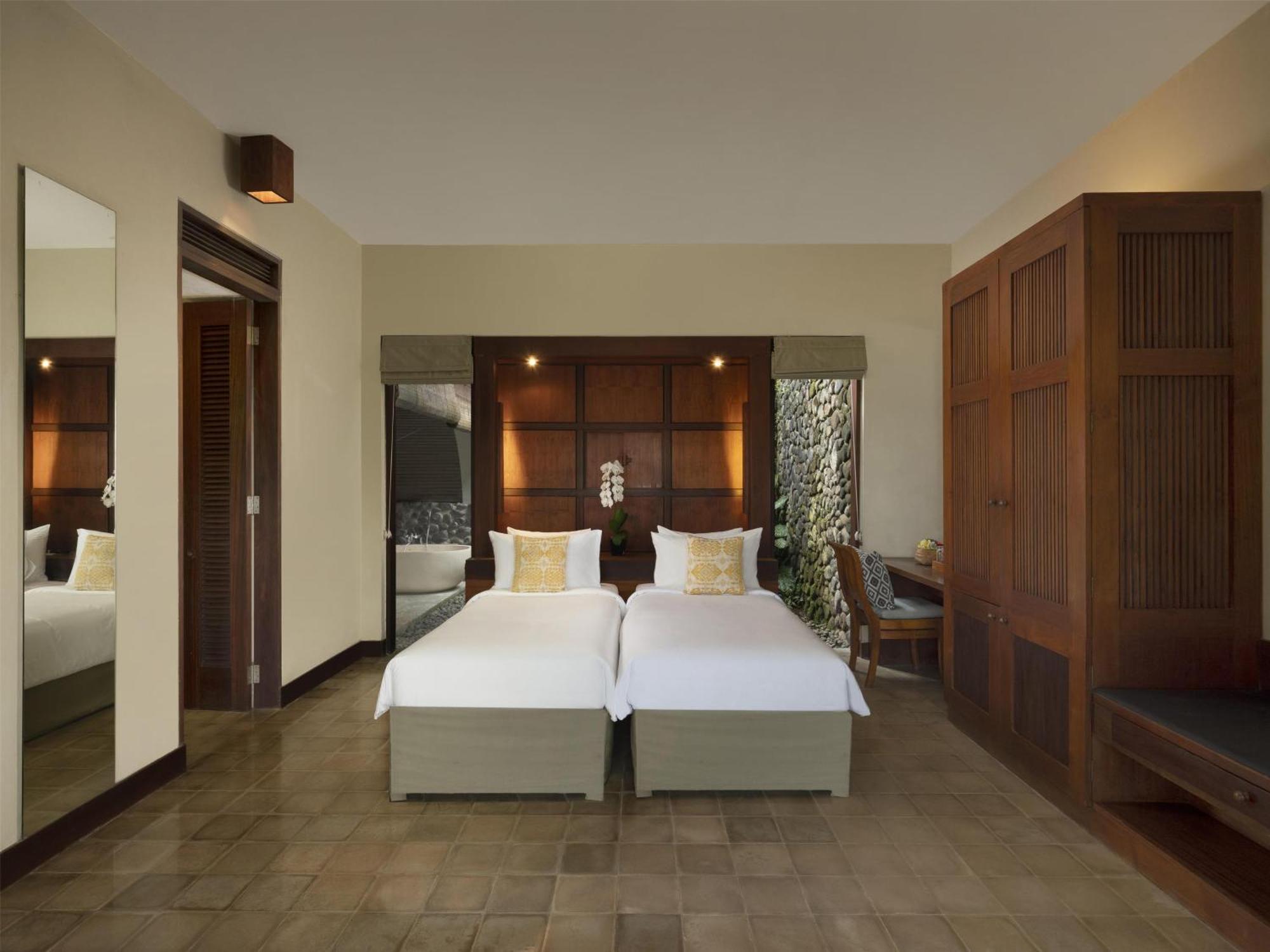 Deluxe Twin Room Daily Afternoon Tea Complimentary 60-minute photography session one photo Daily schedule shuttle service to Ubud Daily wellness activities Bicycles personal around the resort,1670703513:JPEG