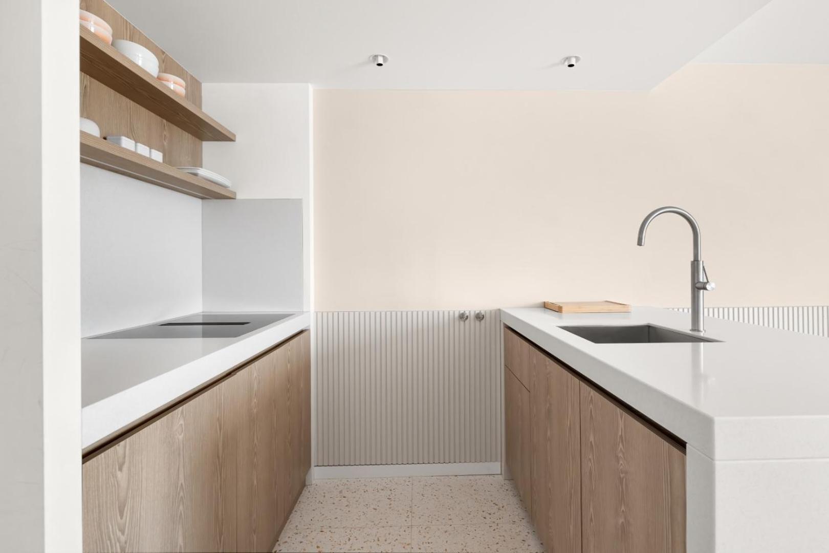 Deluxe suite kitchen bath