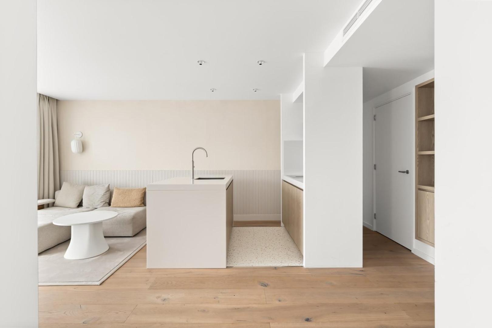 Deluxe suite kitchen bath