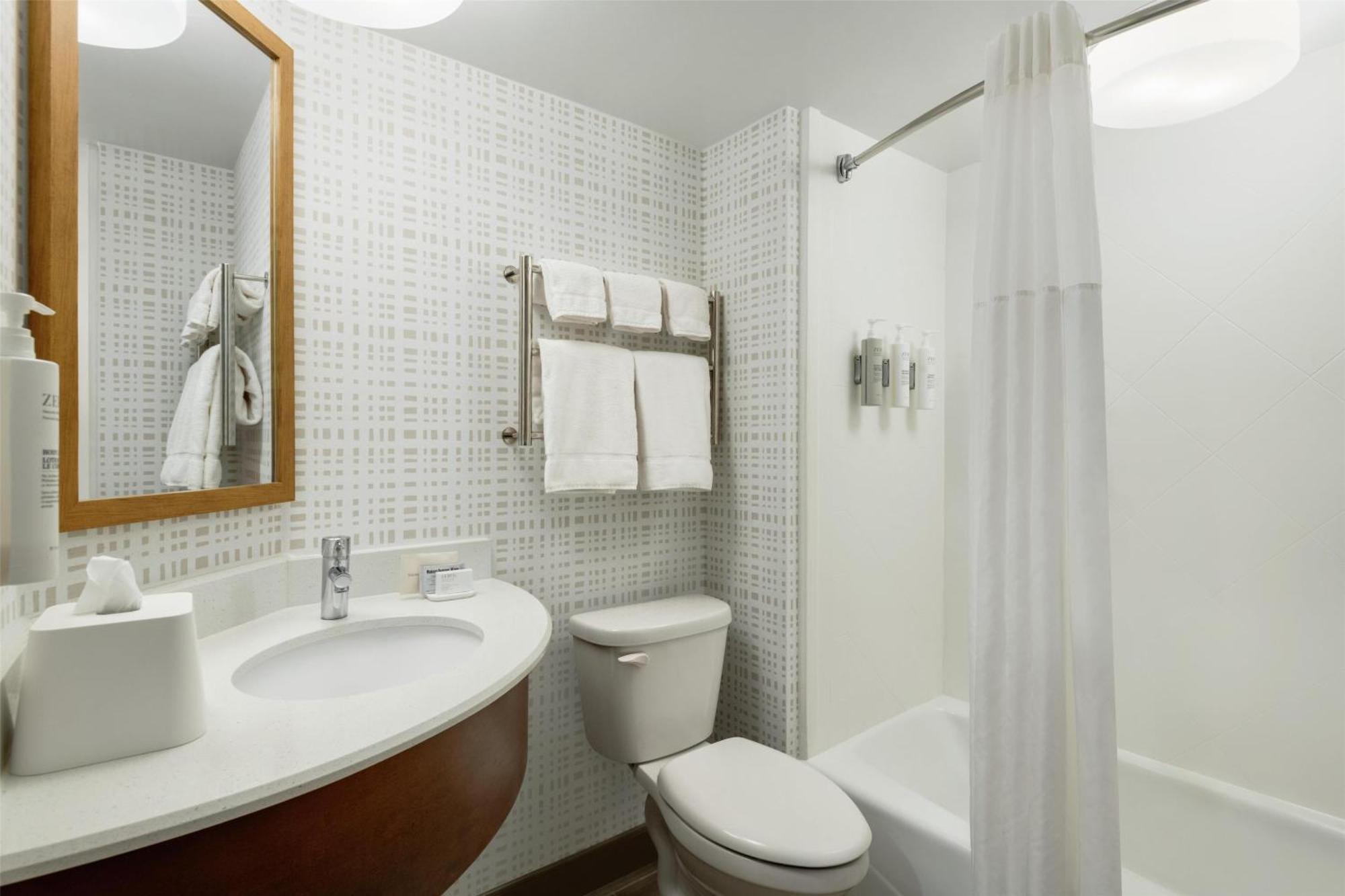 Non-Smoking Queen Study with Sofa Bed,1673931251:JPEG