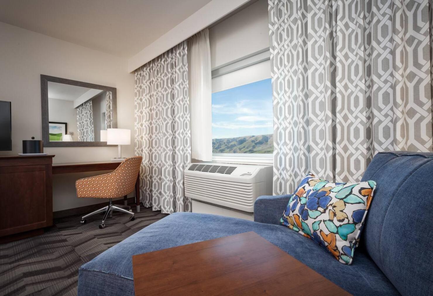 King Room River View Non-Smoking