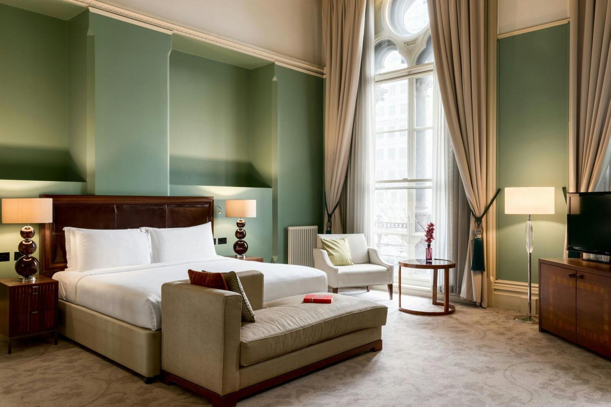 Grand Junior Suite with One King Bed,1674712571:JPEG