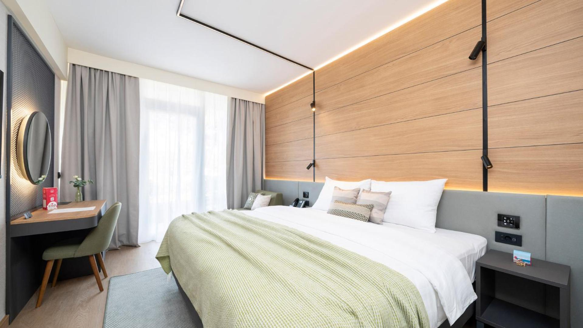 Classic Room with Balcony - Park Side,1676729283:JPEG