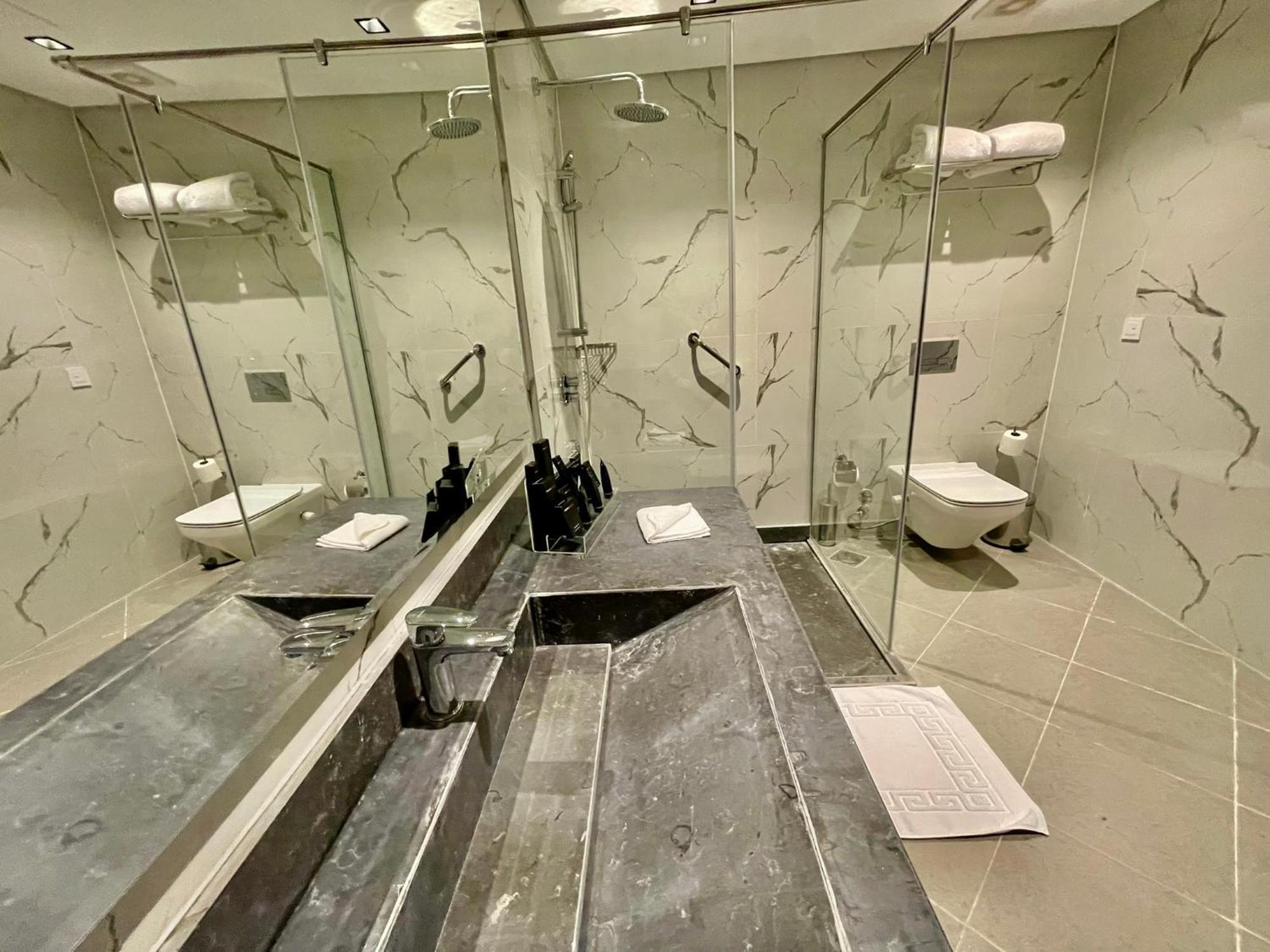 Deluxe Double or Twin Room Pool View