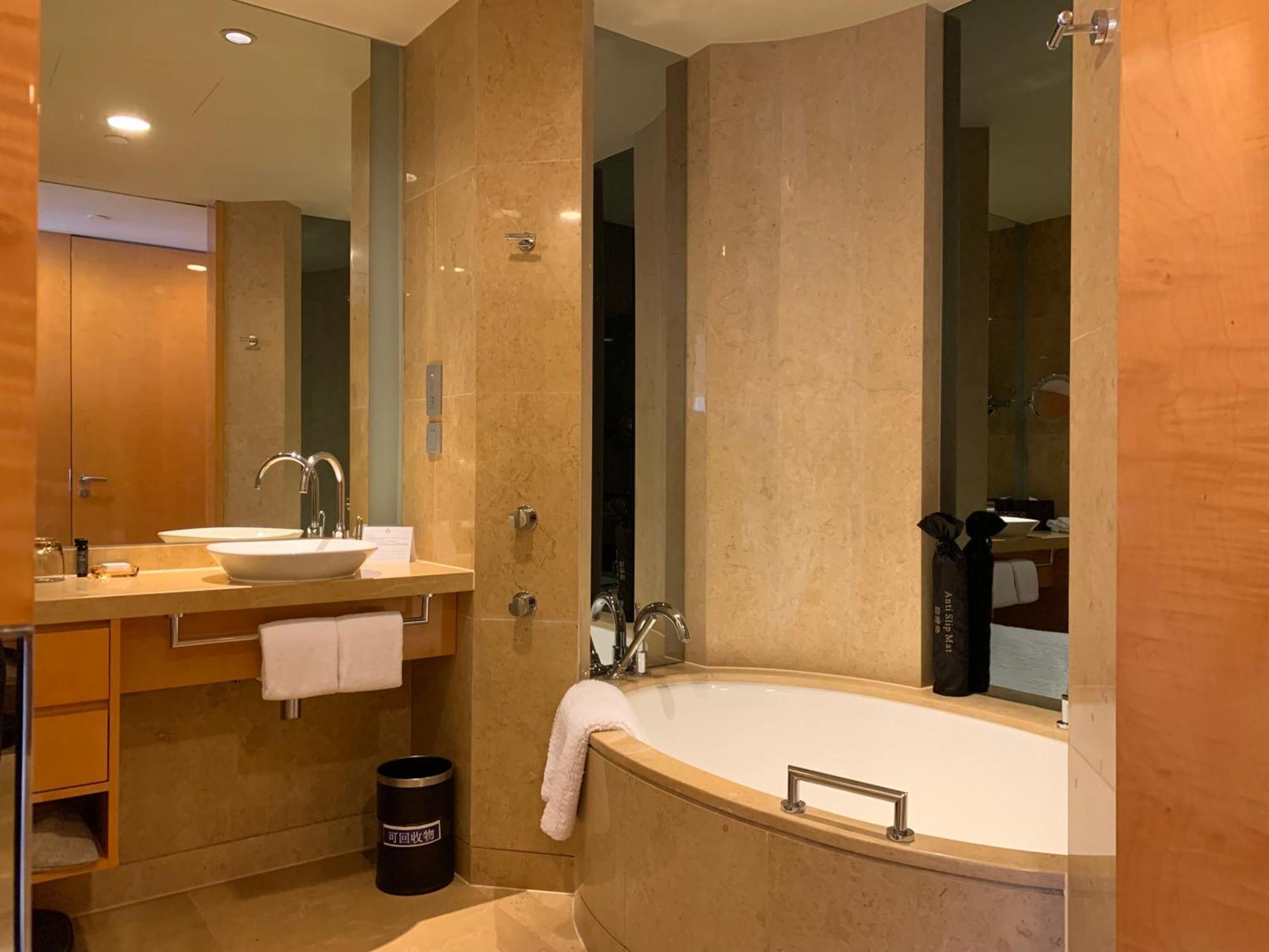 Classic Twin Room River View High Floor