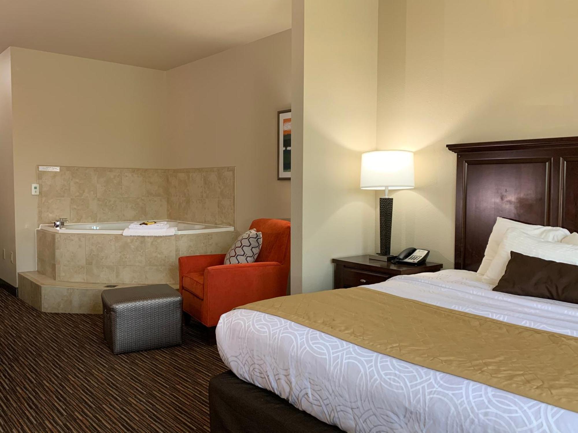 KING BED-WHIRLPOOL SUITE-NON SMOKING
