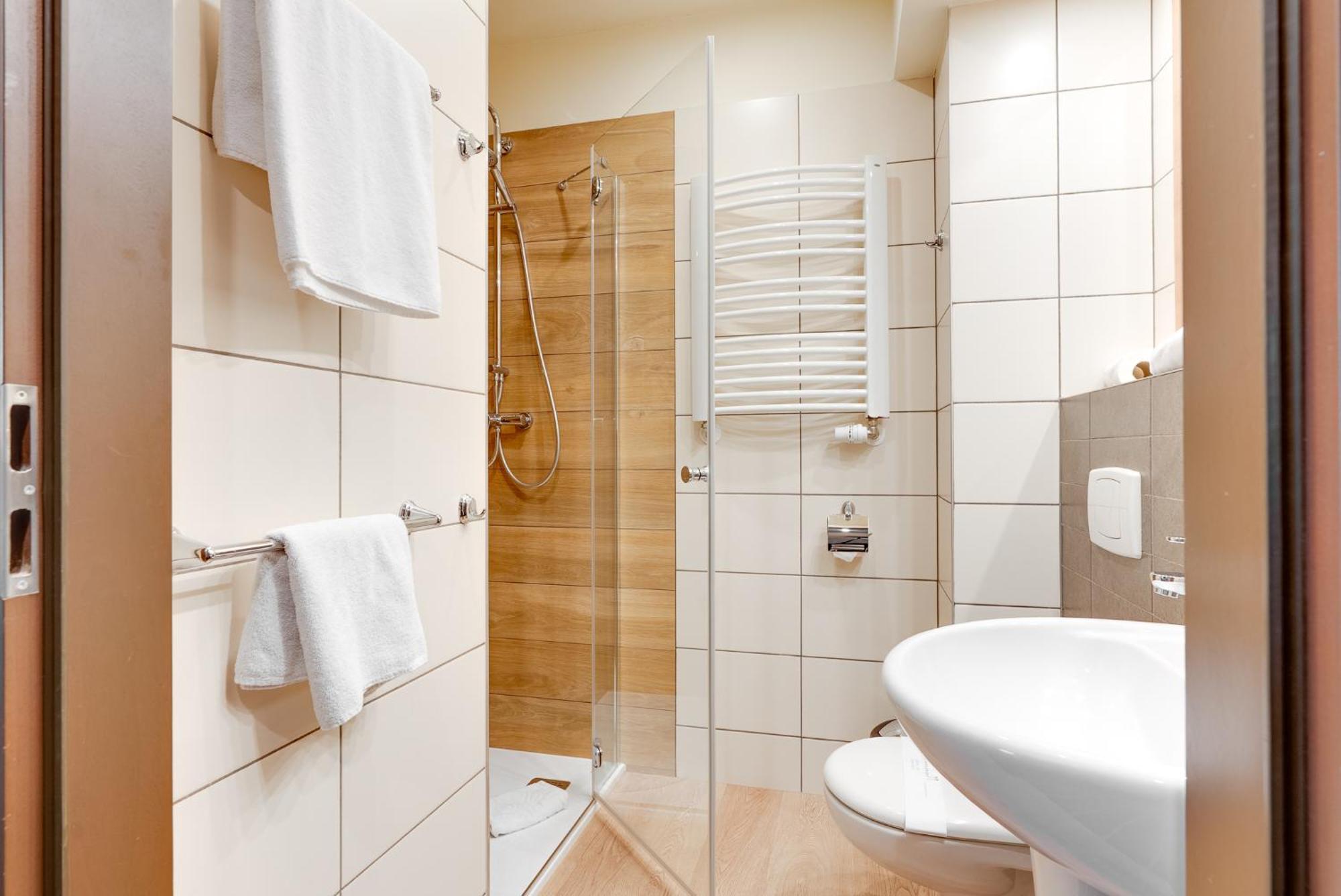 Business Double Room,1677853806:JPEG