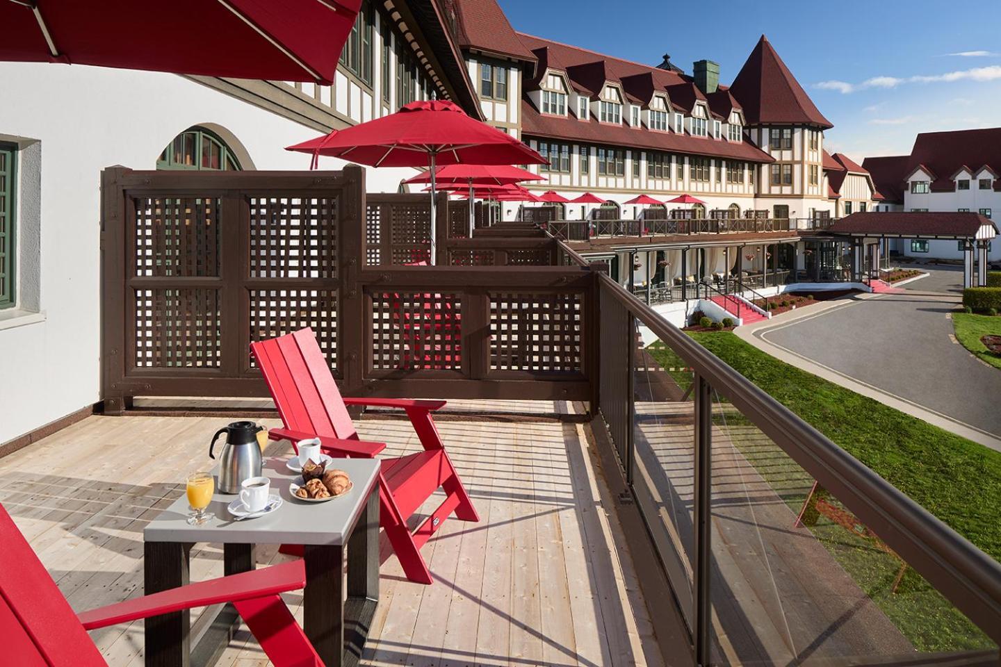 Patio, Guest room, 1 Queen, Garden view, Balcony