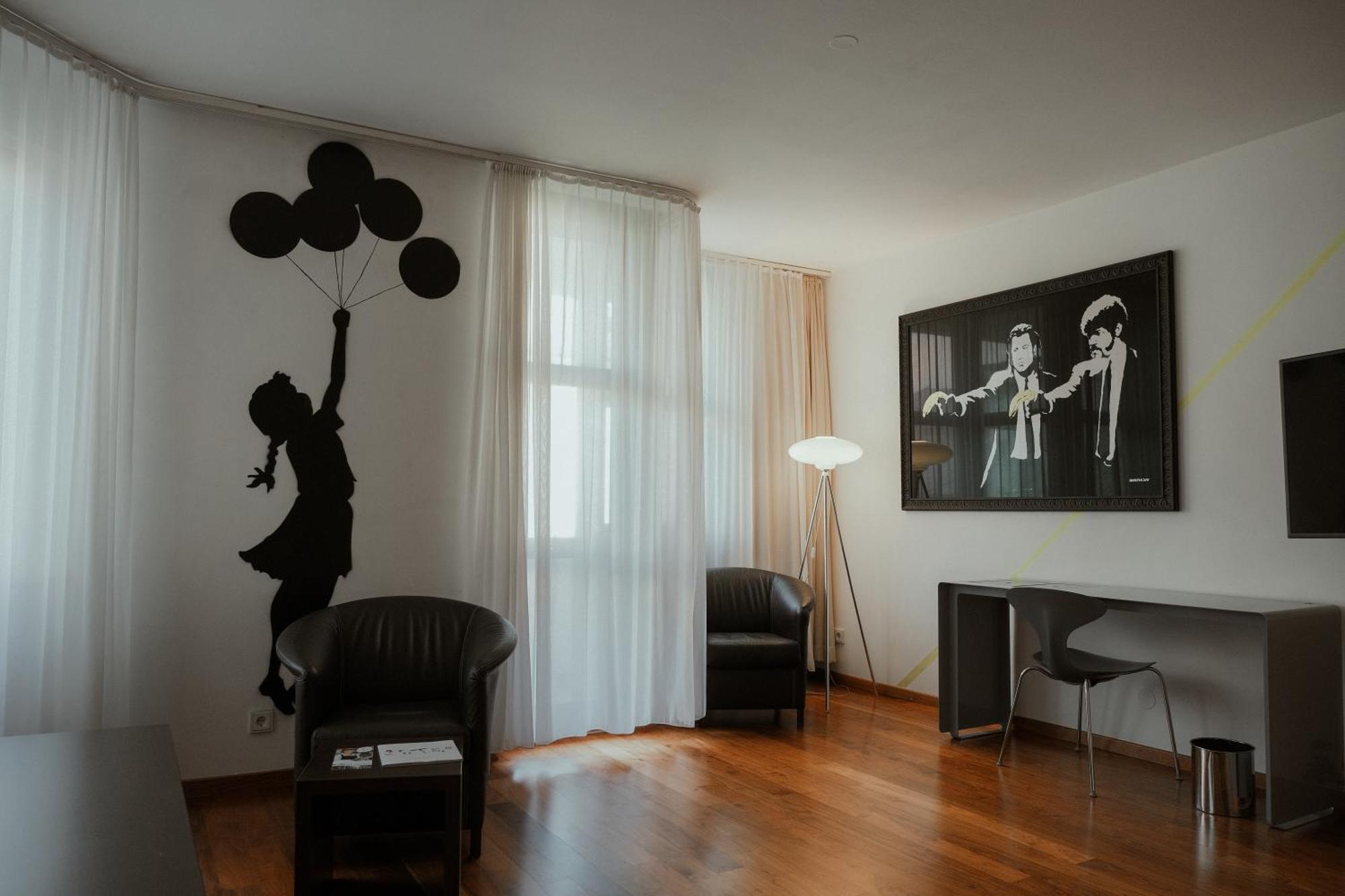 Deluxe Studio