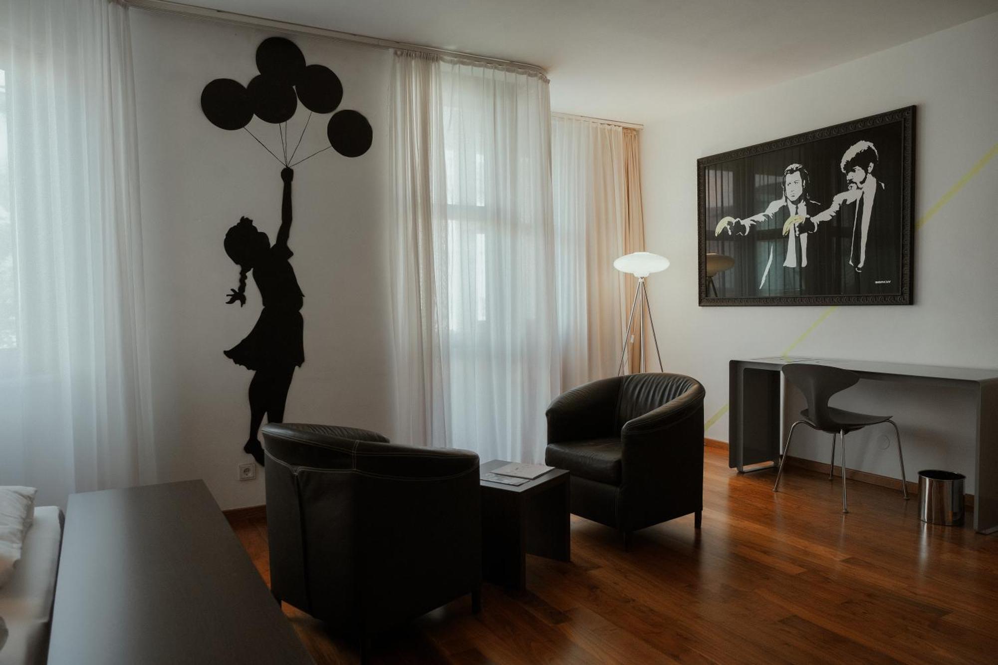 Deluxe Studio