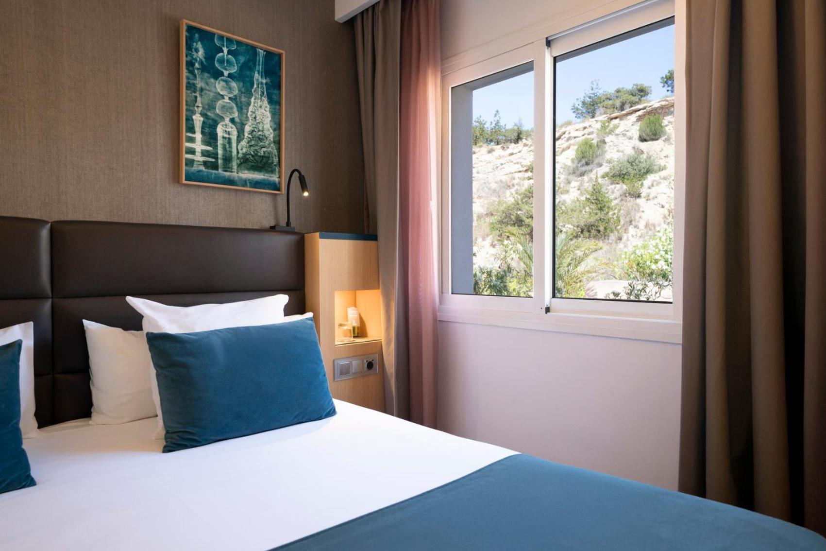 Deluxe Room with Mountain View,1678626923:JPEG