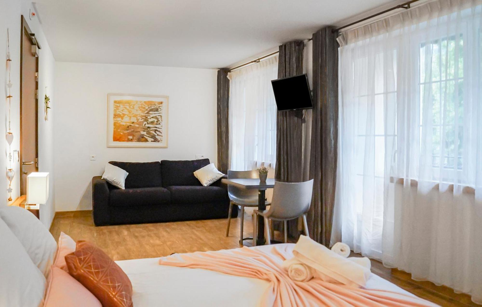 Chambre Lit King-Size - Accessible aux Personnes à Mobilité Réduite