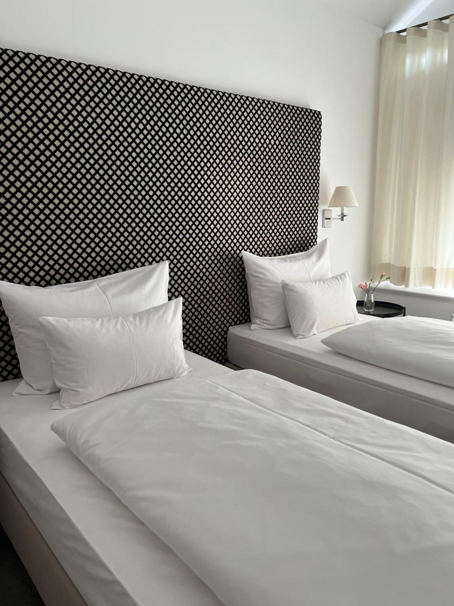 Twin Room,1679186006:JPEG