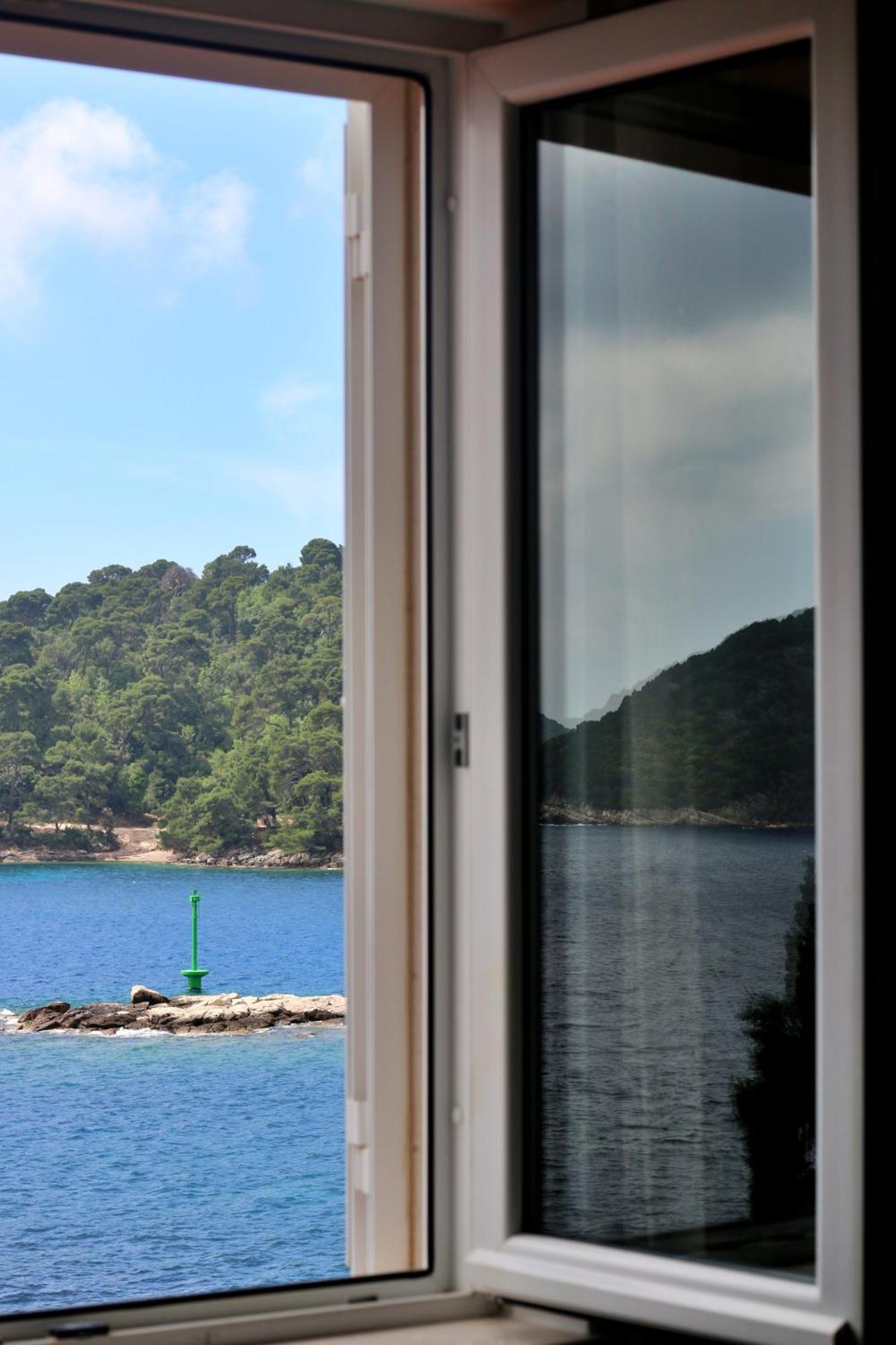 Double or Twin Room Sea View