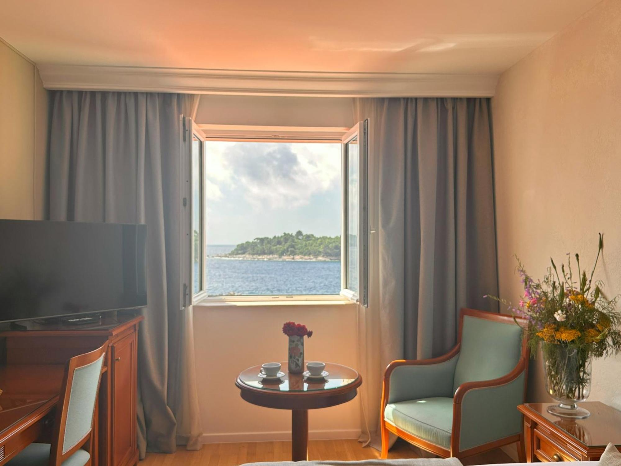Double or Twin Room Sea View