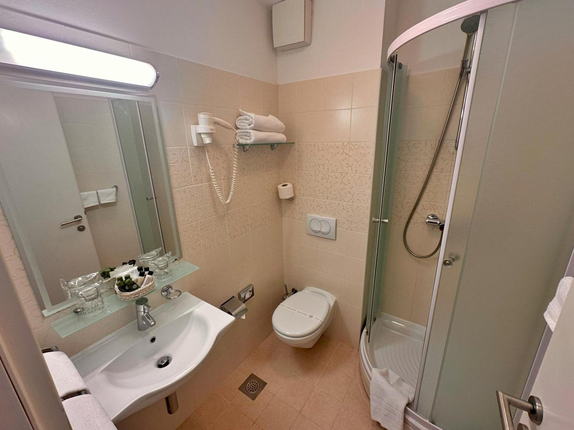 Double or Twin Room Sea View