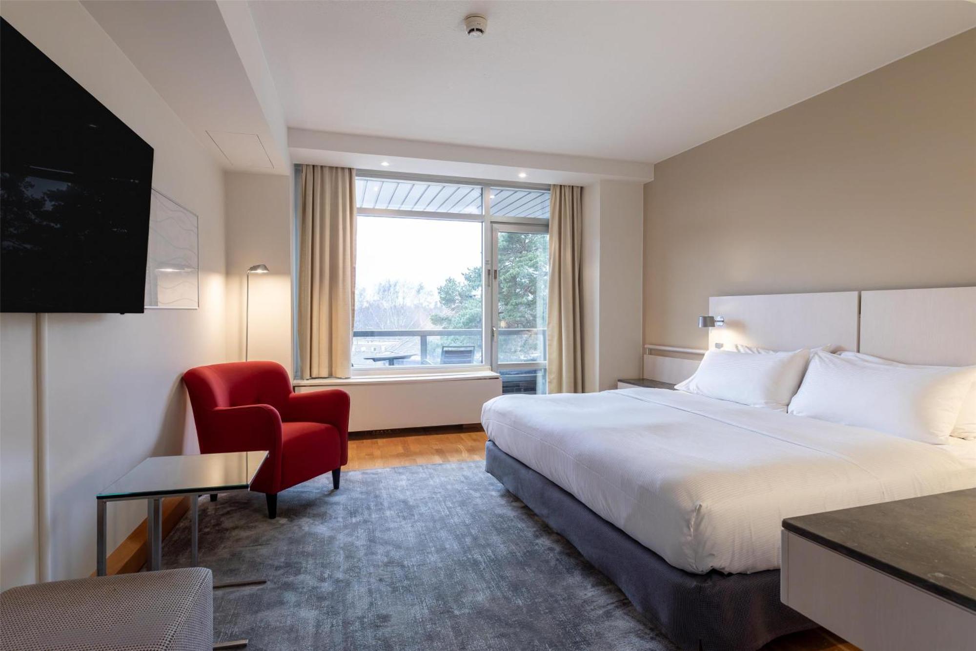 Junior King Suite Partial Sea View