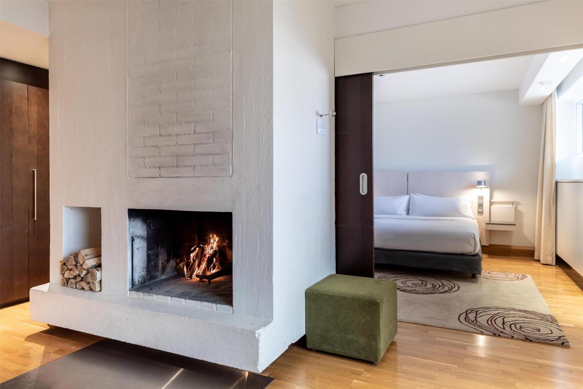 Junior King Suite Partial Sea View