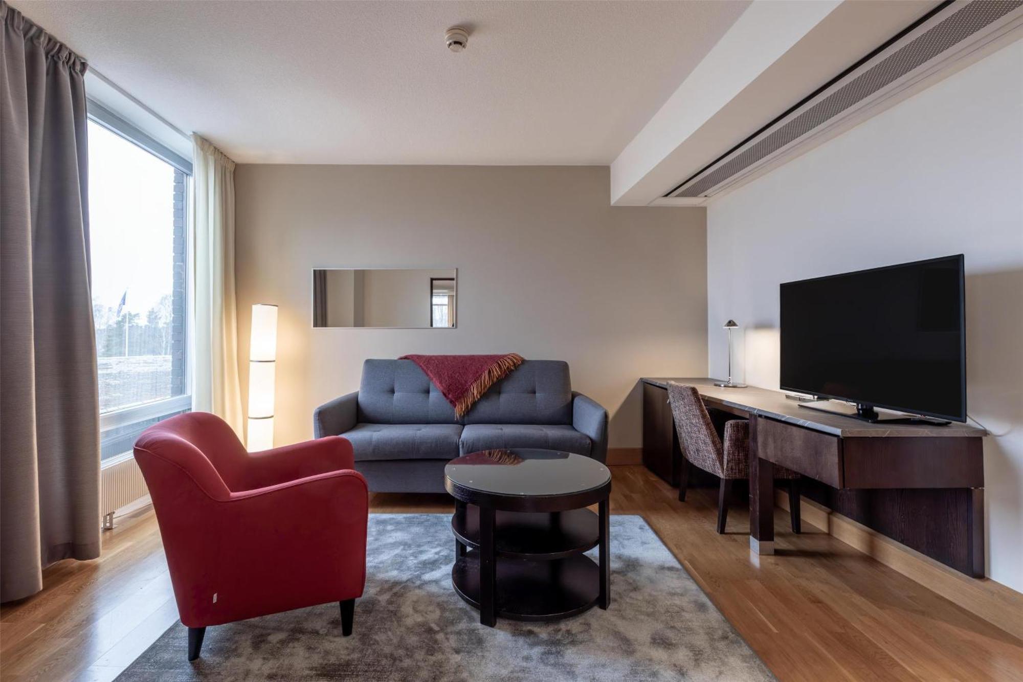 Junior King Suite Partial Sea View
