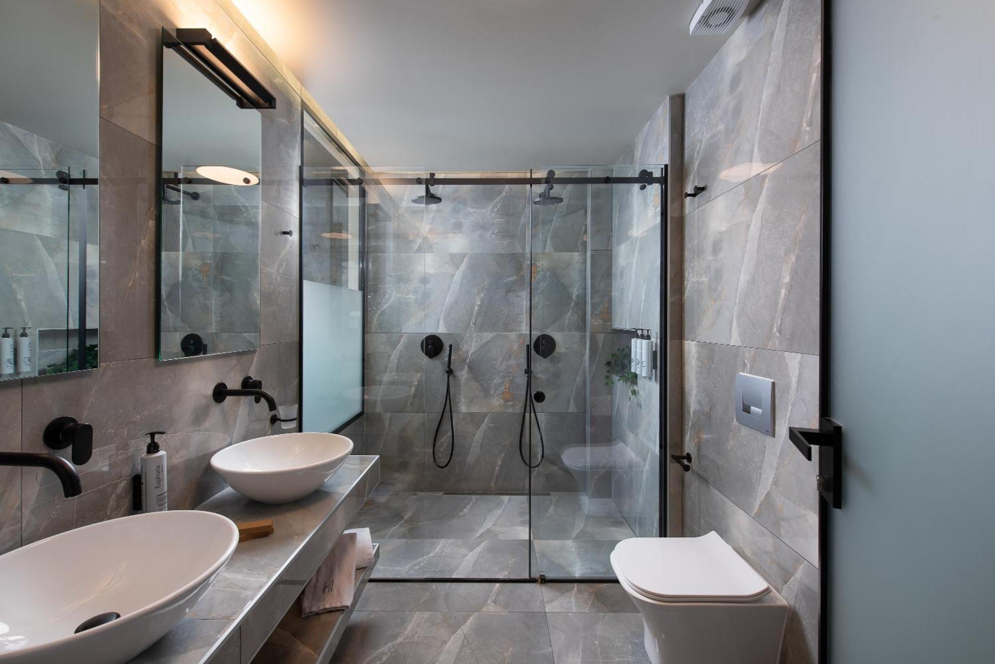 Suite with Hot Tub