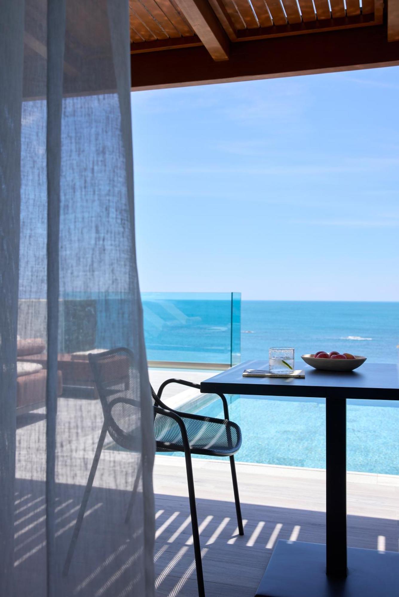 Executive Suite Private Pool,1679582694:JPEG