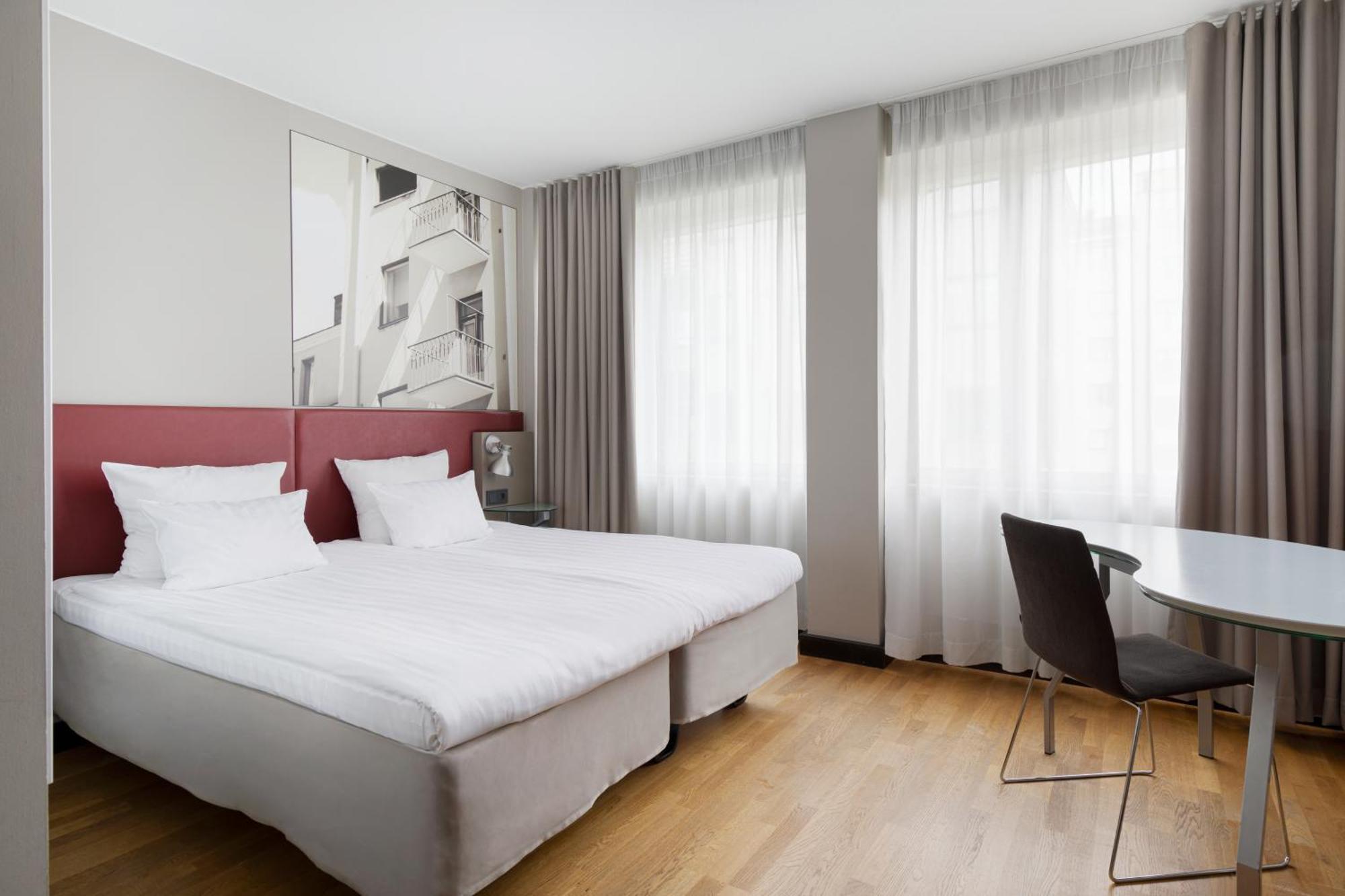 Standard Queen Room