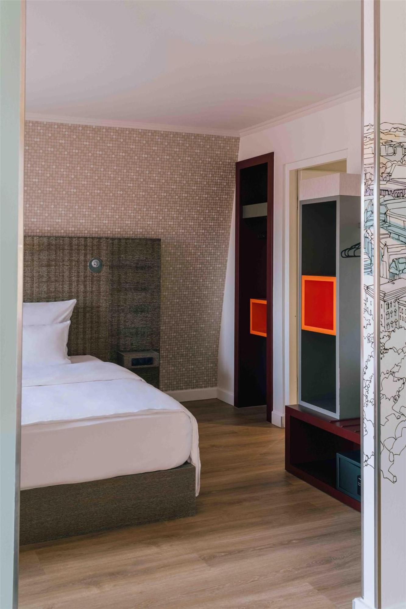 Large Double Room,1680580273:JPEG