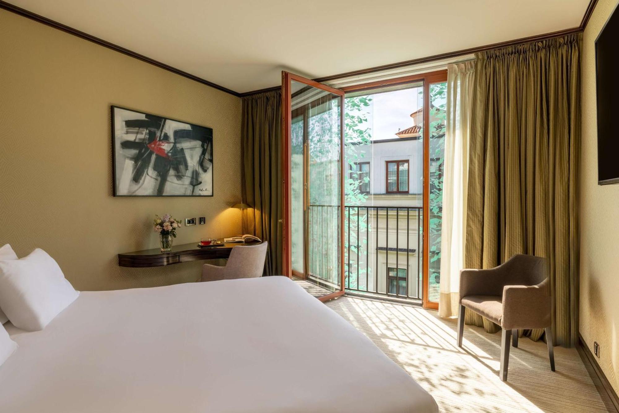 Deluxe Double or Twin Room