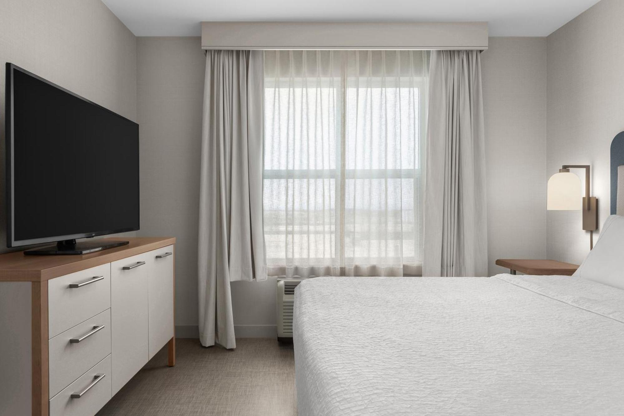 One-Bedroom King Suite Non-Smoking
