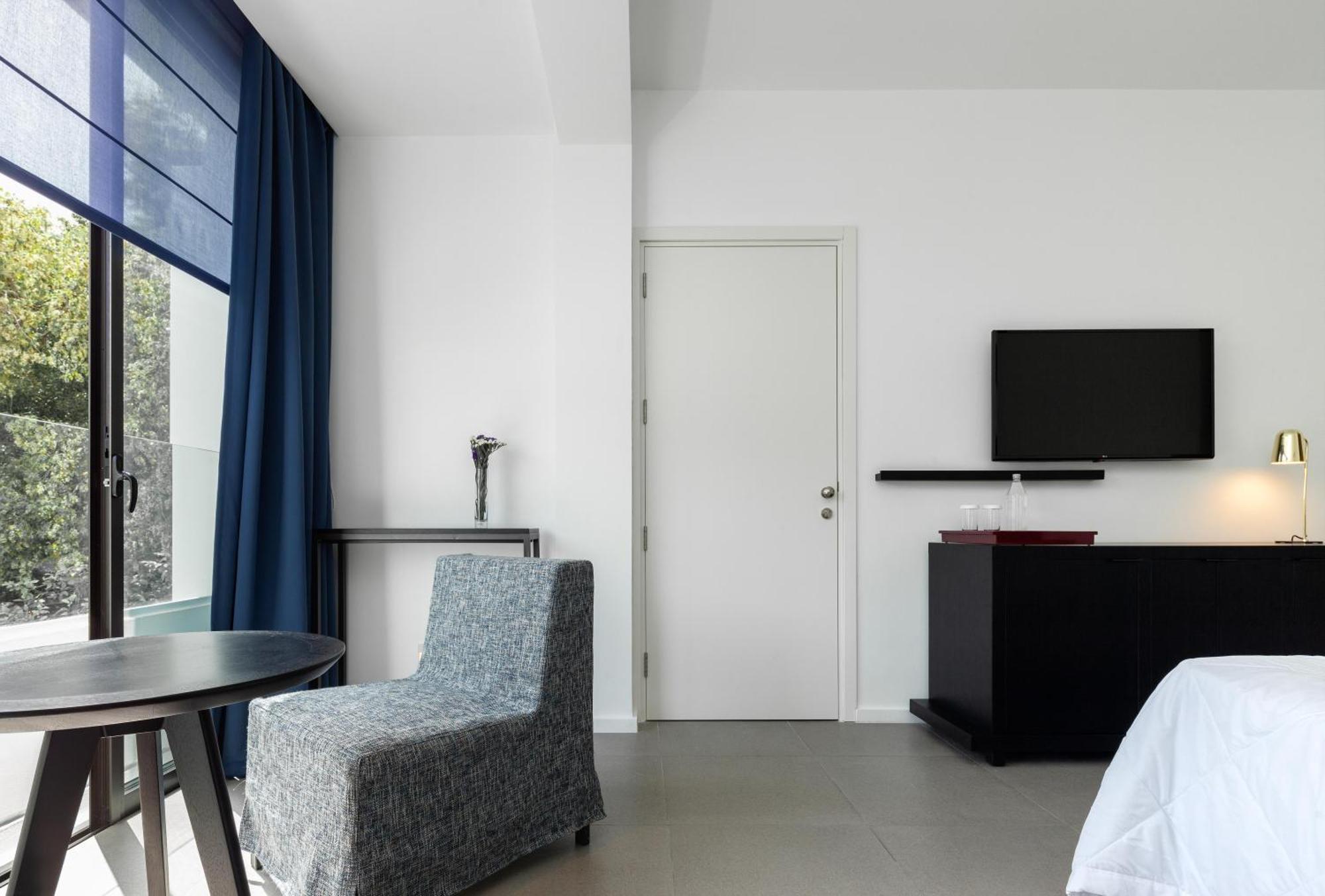 Connecting Inland View Room