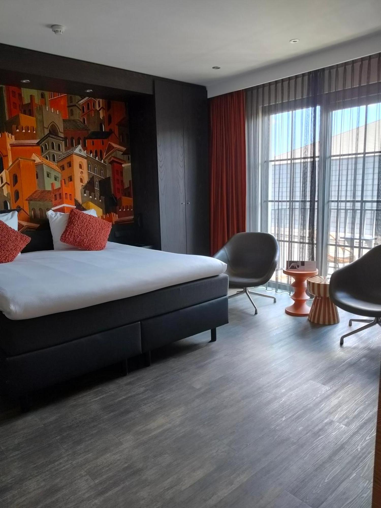 Business Suite,1686428135:JPEG