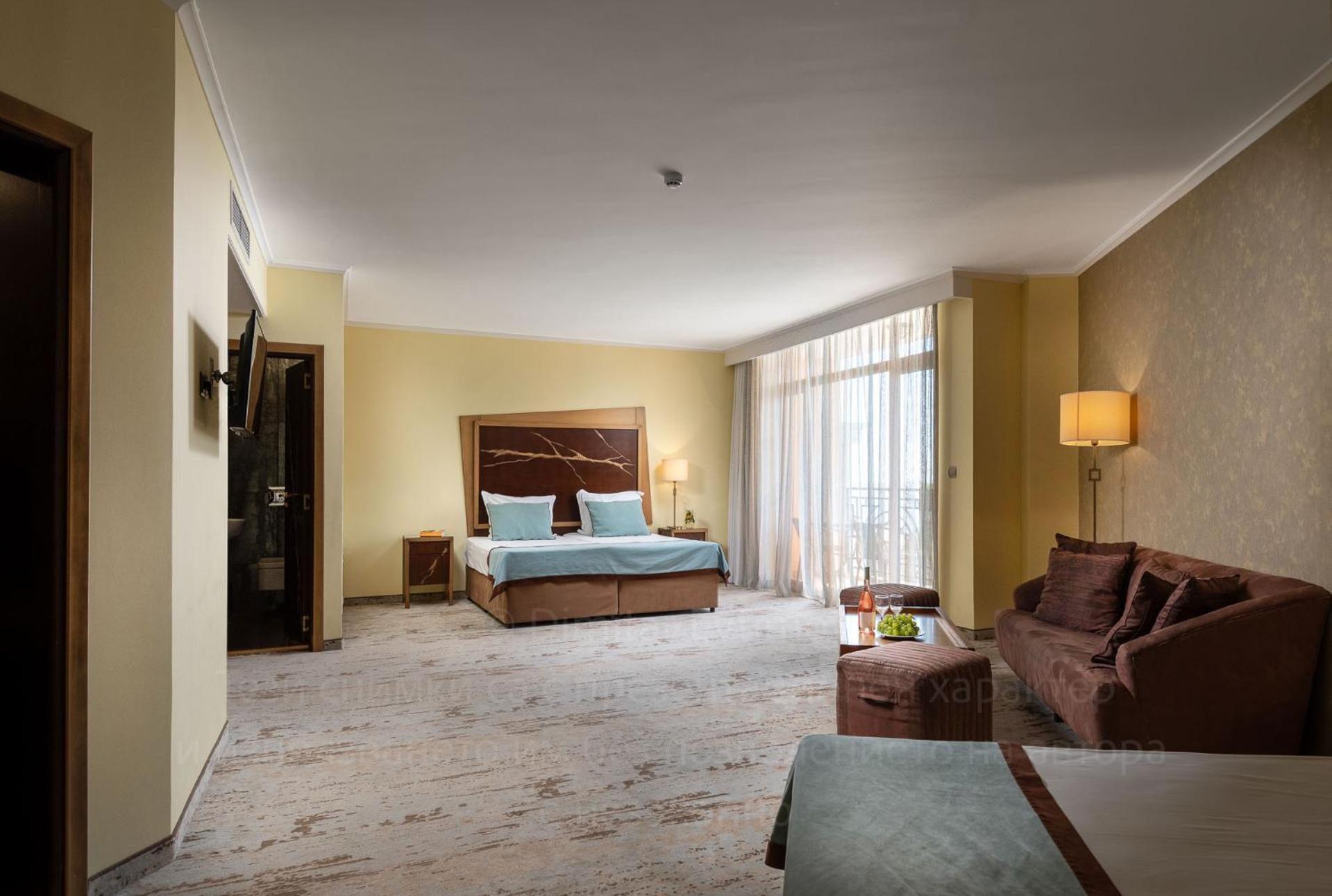 Family Room,1687461989:JPEG