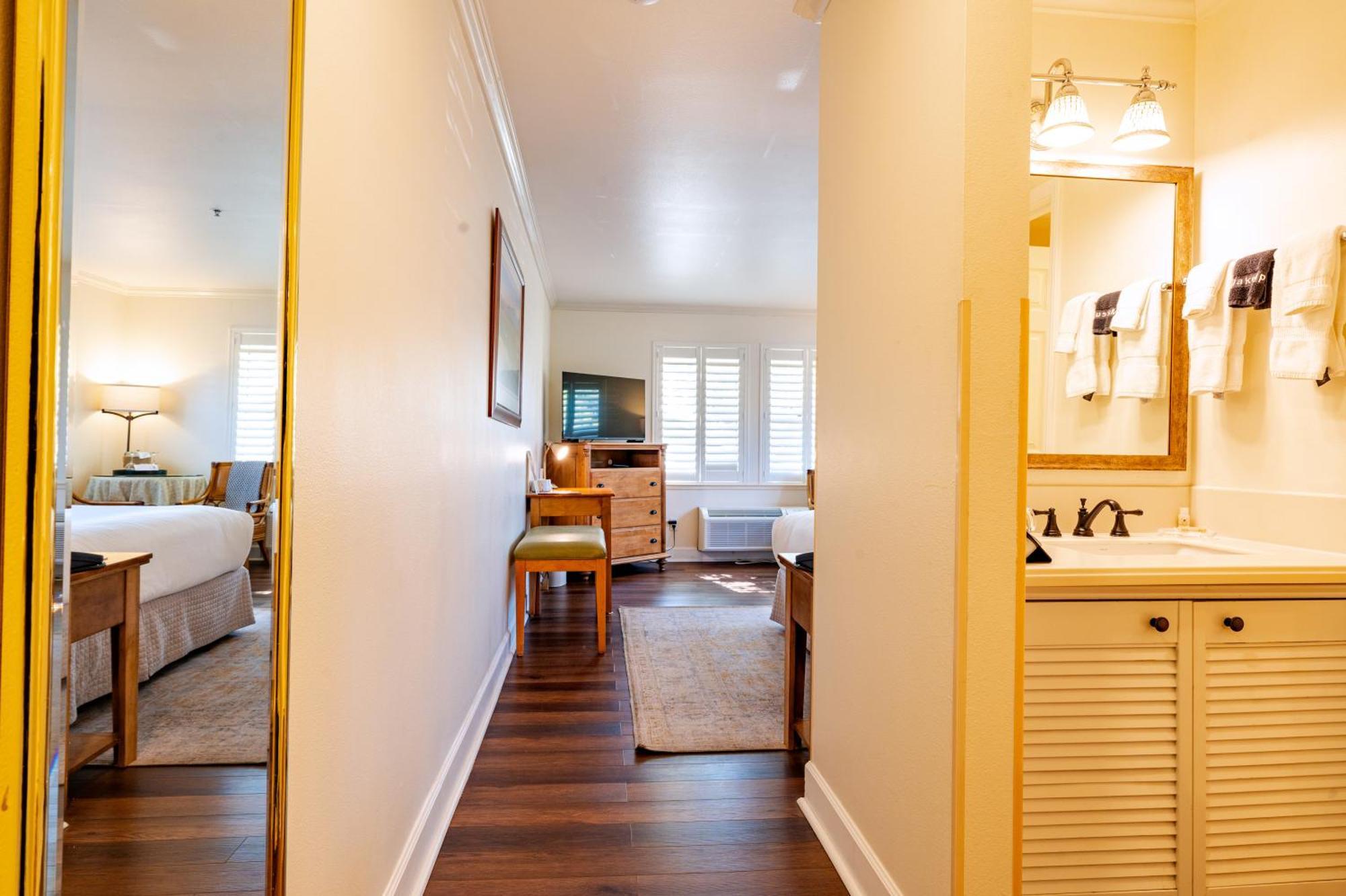 Standard King Room,1689825537:JPEG