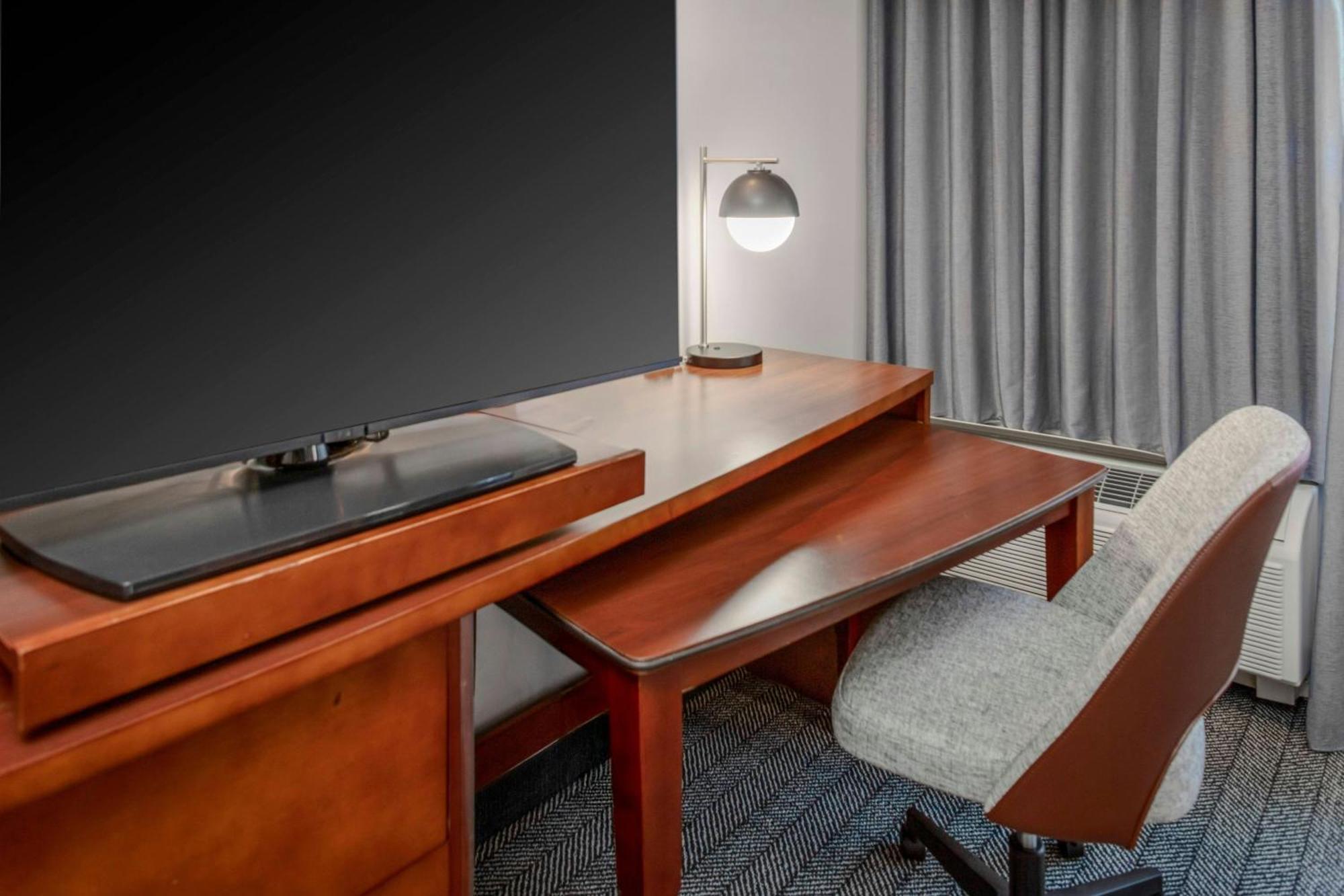 King Room with Mobility Accessible Tub,1689834148:JPEG