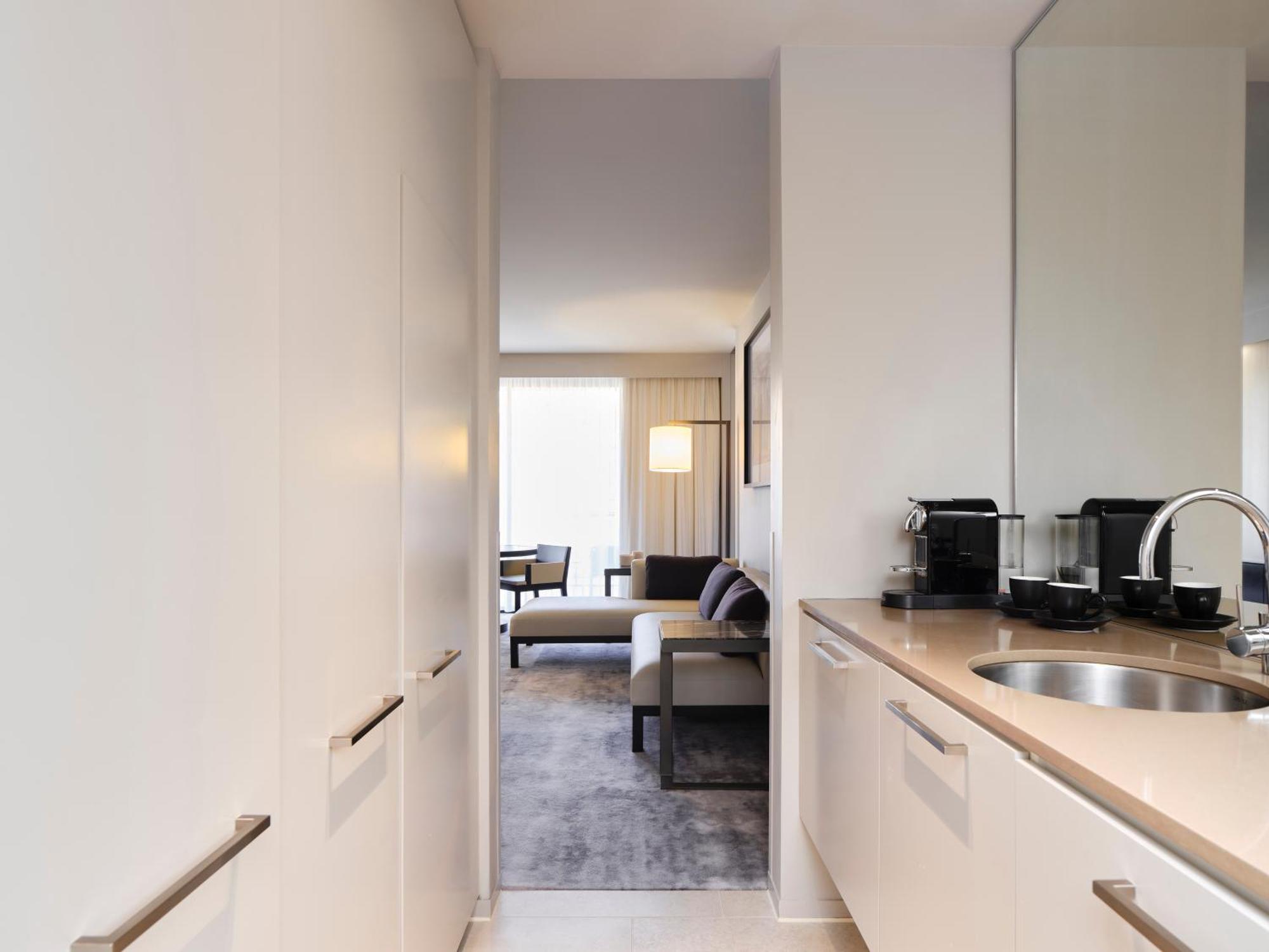 Deluxe King Suite,1689846369:JPEG