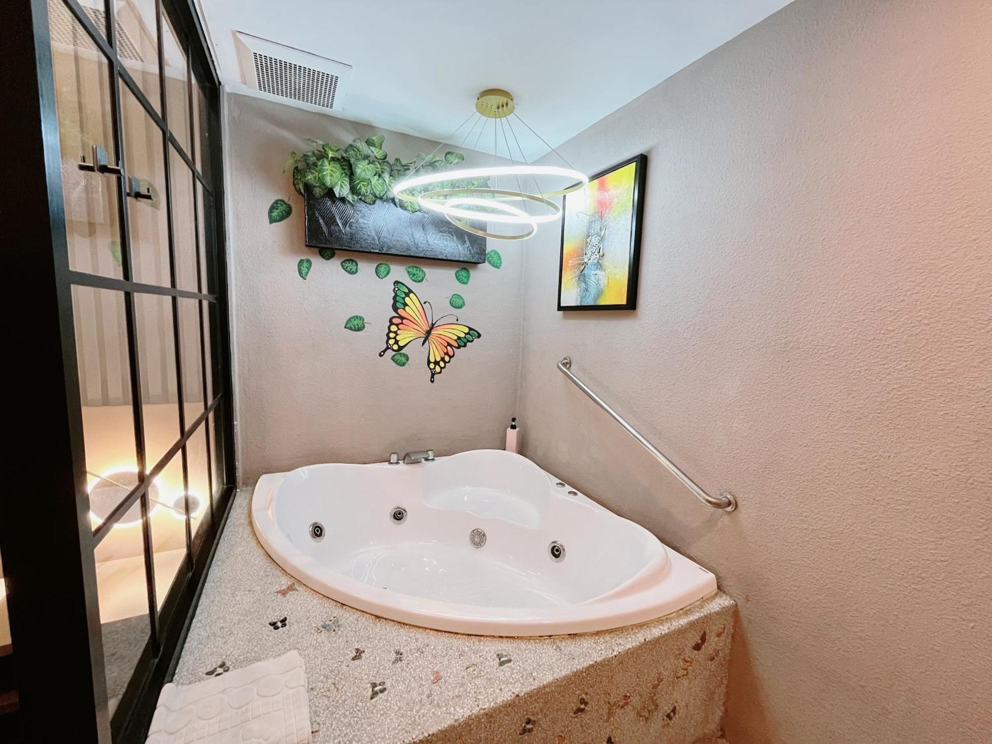 King Room Jacuzzi