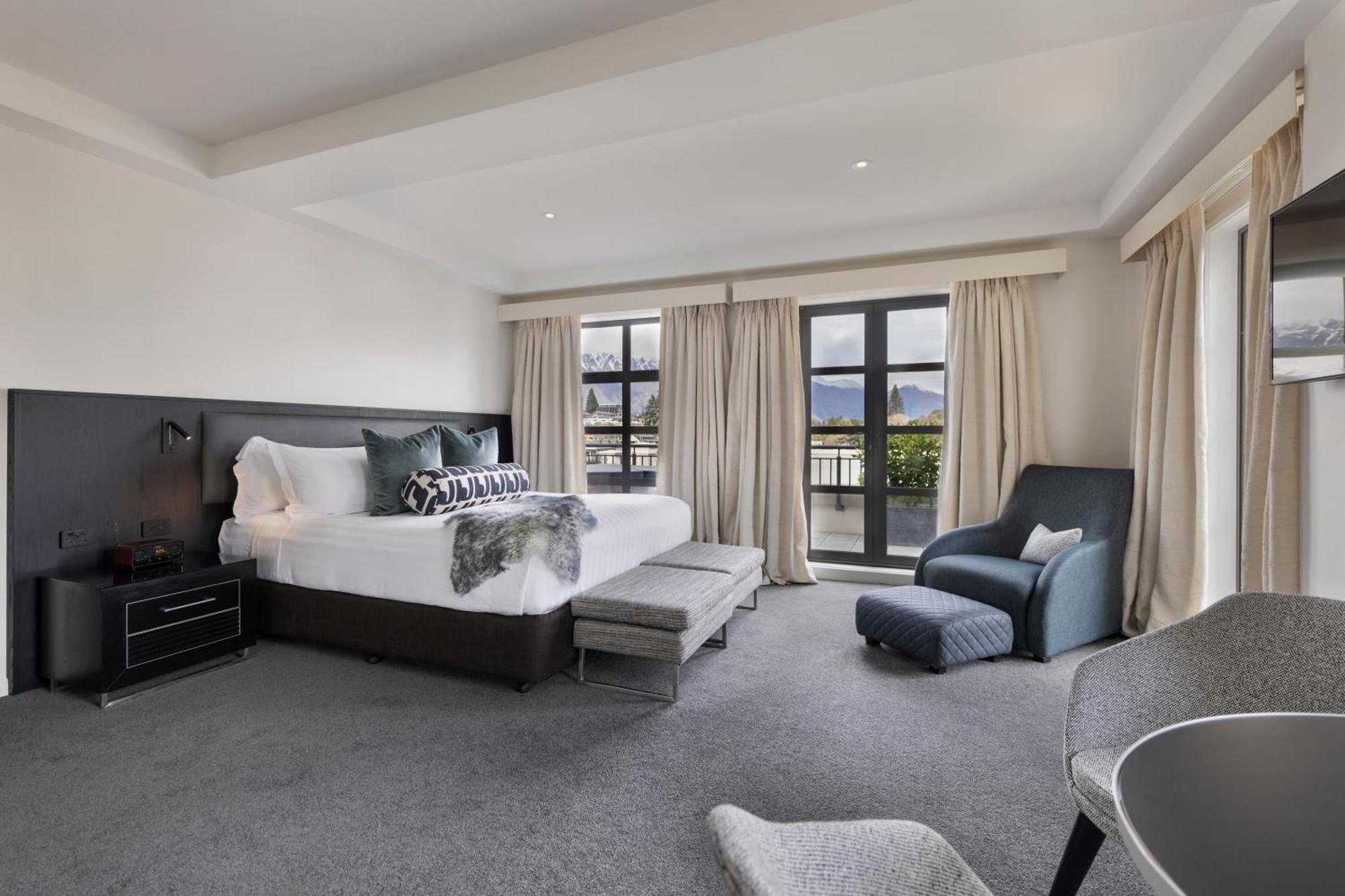Prestige King Suite with View