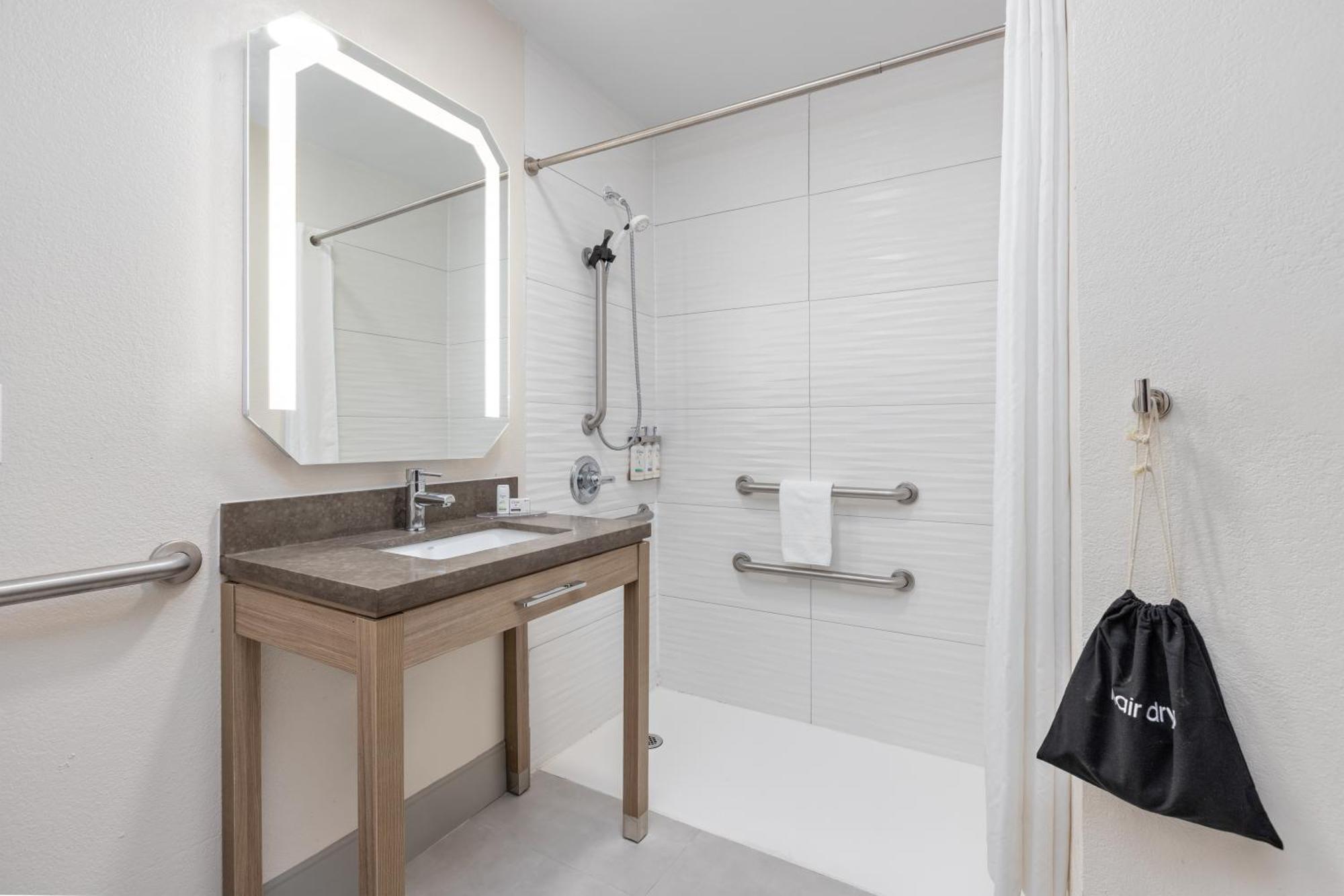 King Room with Roll-In Shower - Disability Access
