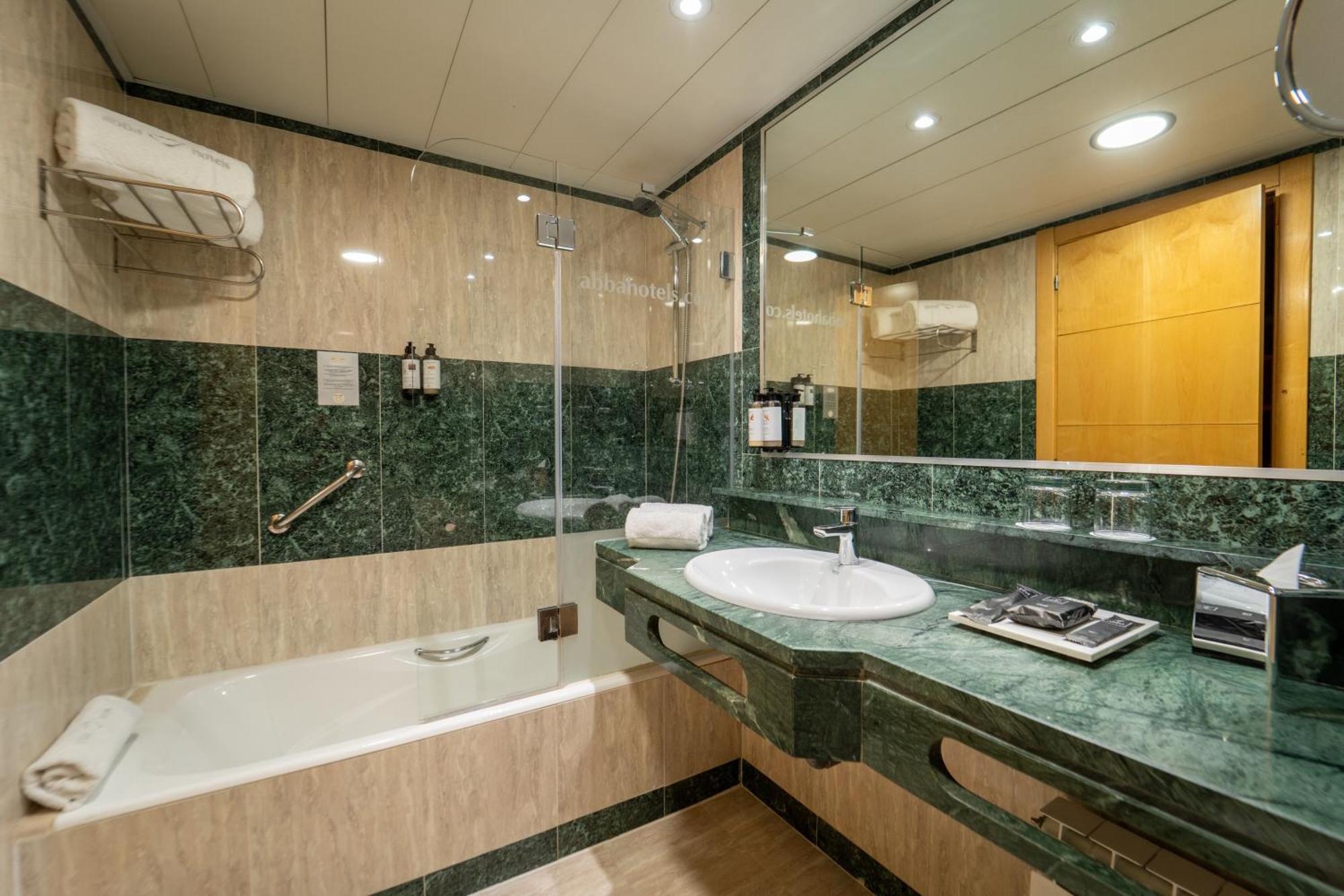 Double or Twin Room with Extra Bed (2 Adults + 1 Child),1691980573:JPEG