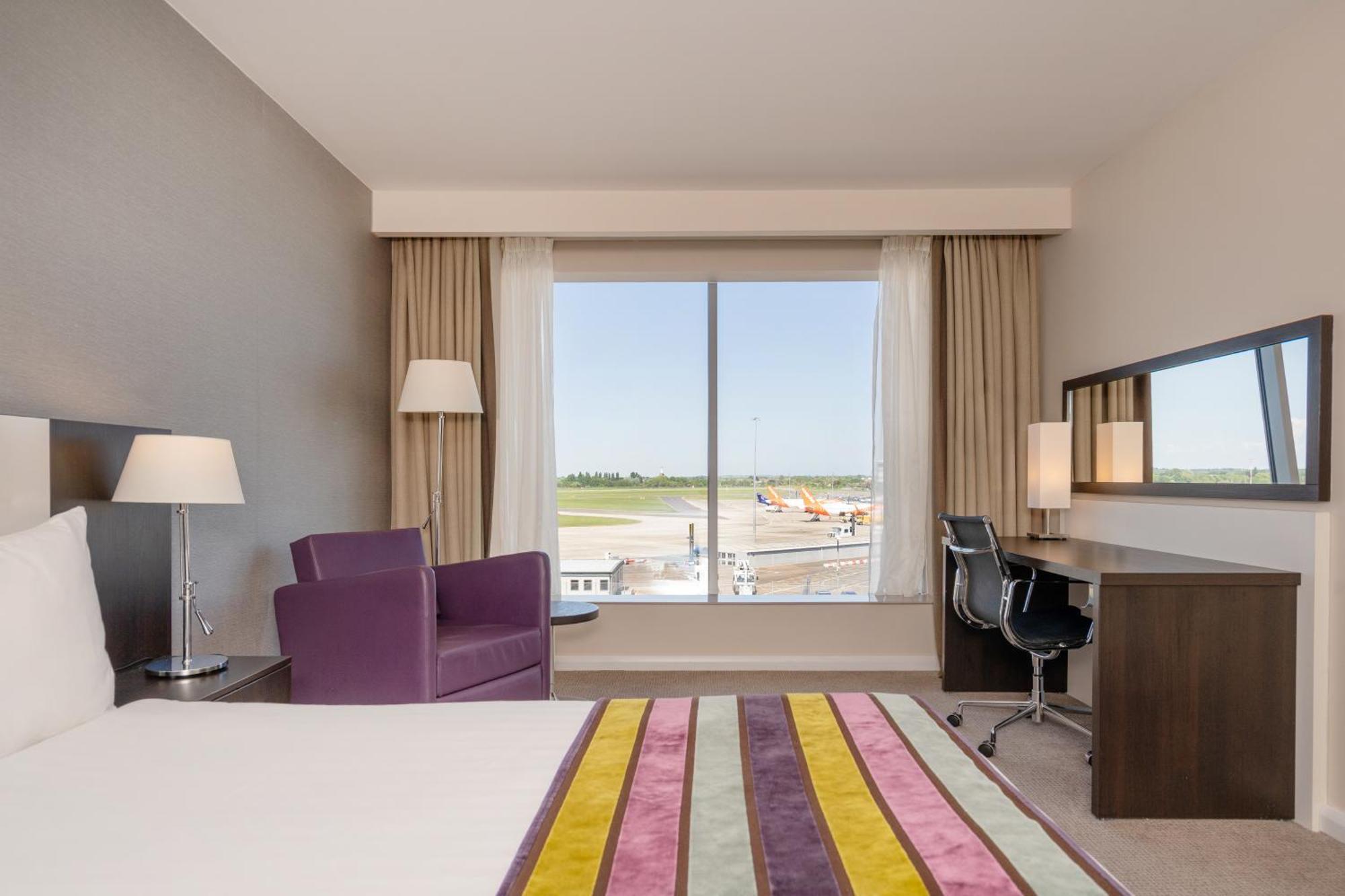Premium King Room with Airport View,1691996554:JPEG