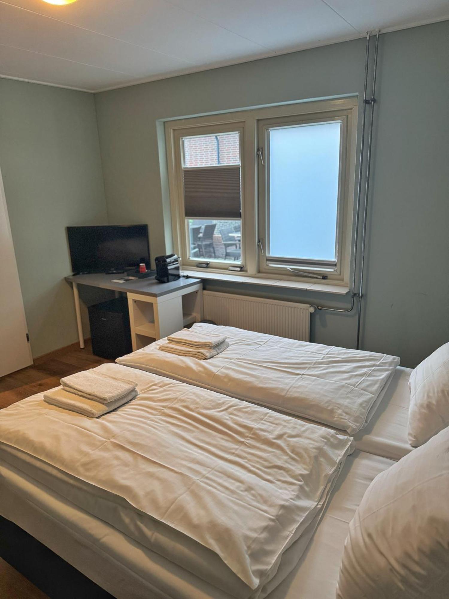 Twin Room with Bath,1693272052:JPEG