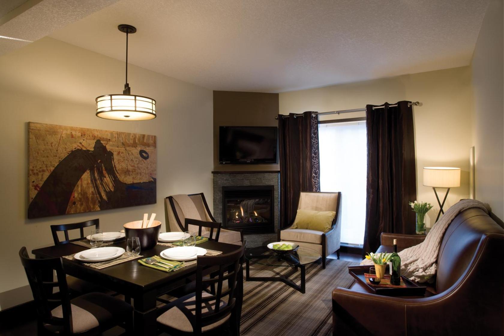 One-Bedroom Suite Mountain View
