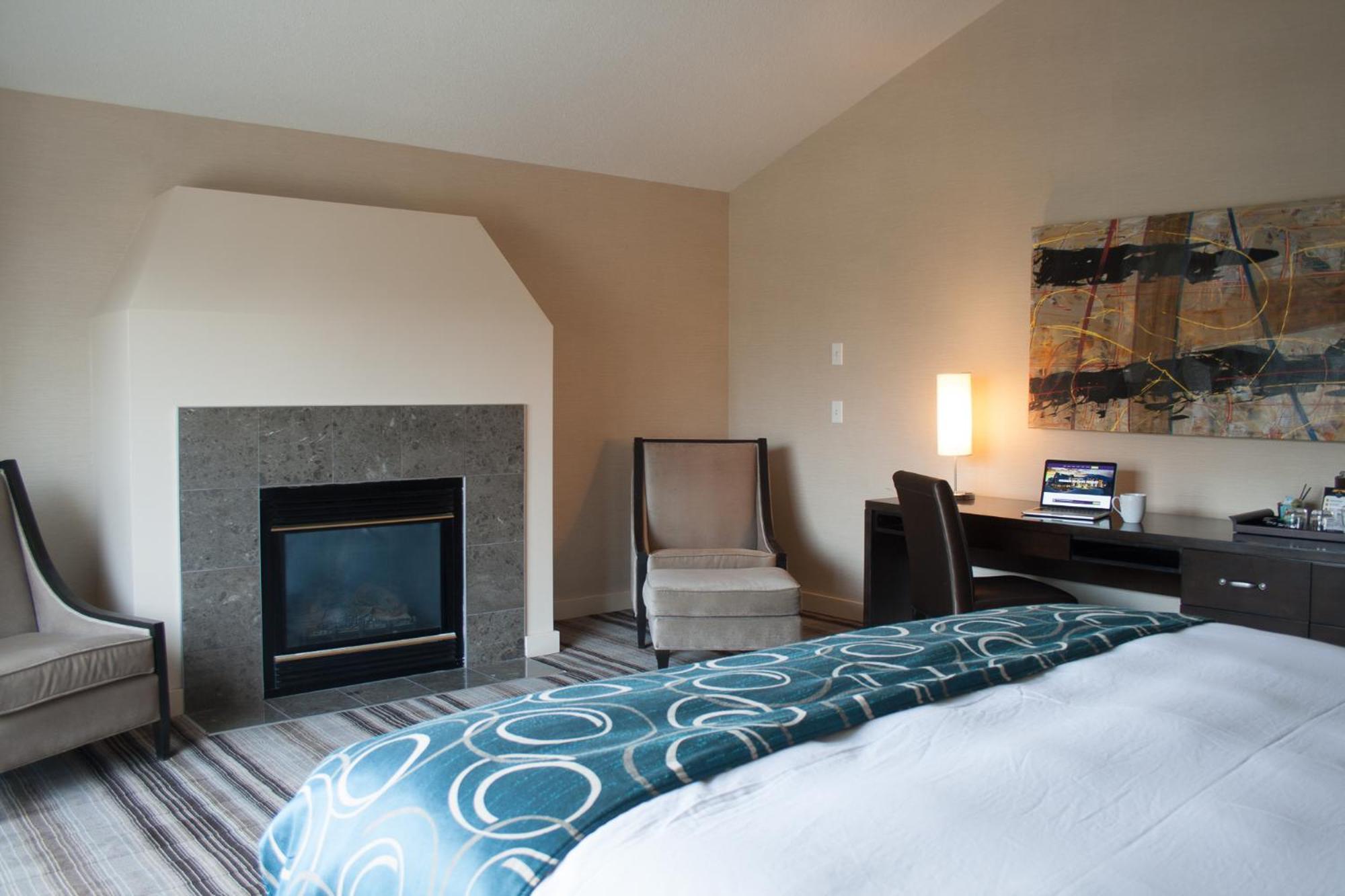 One-Bedroom Suite Mountain View
