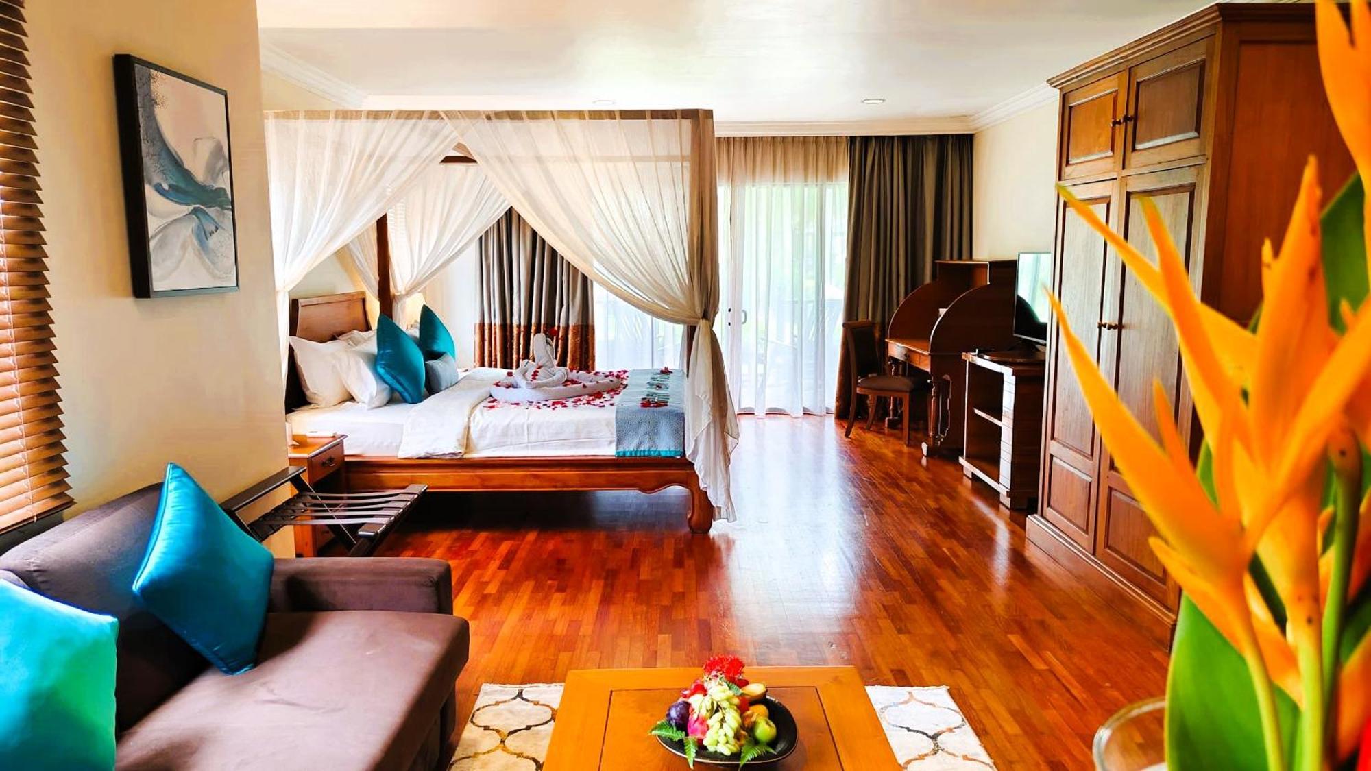 Executive King Room Pool View,1695319763:JPEG