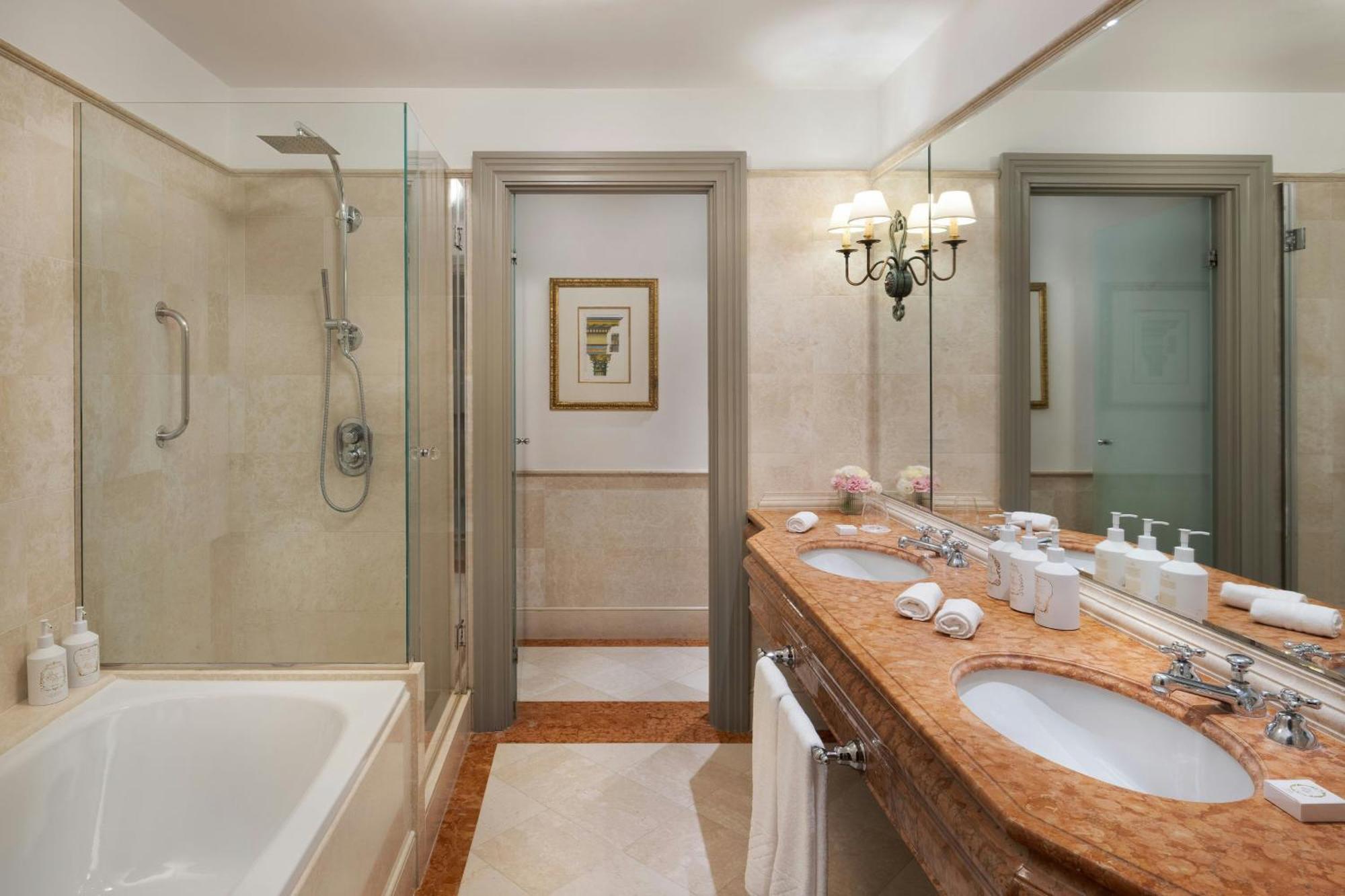 Premium Larger King Room River View