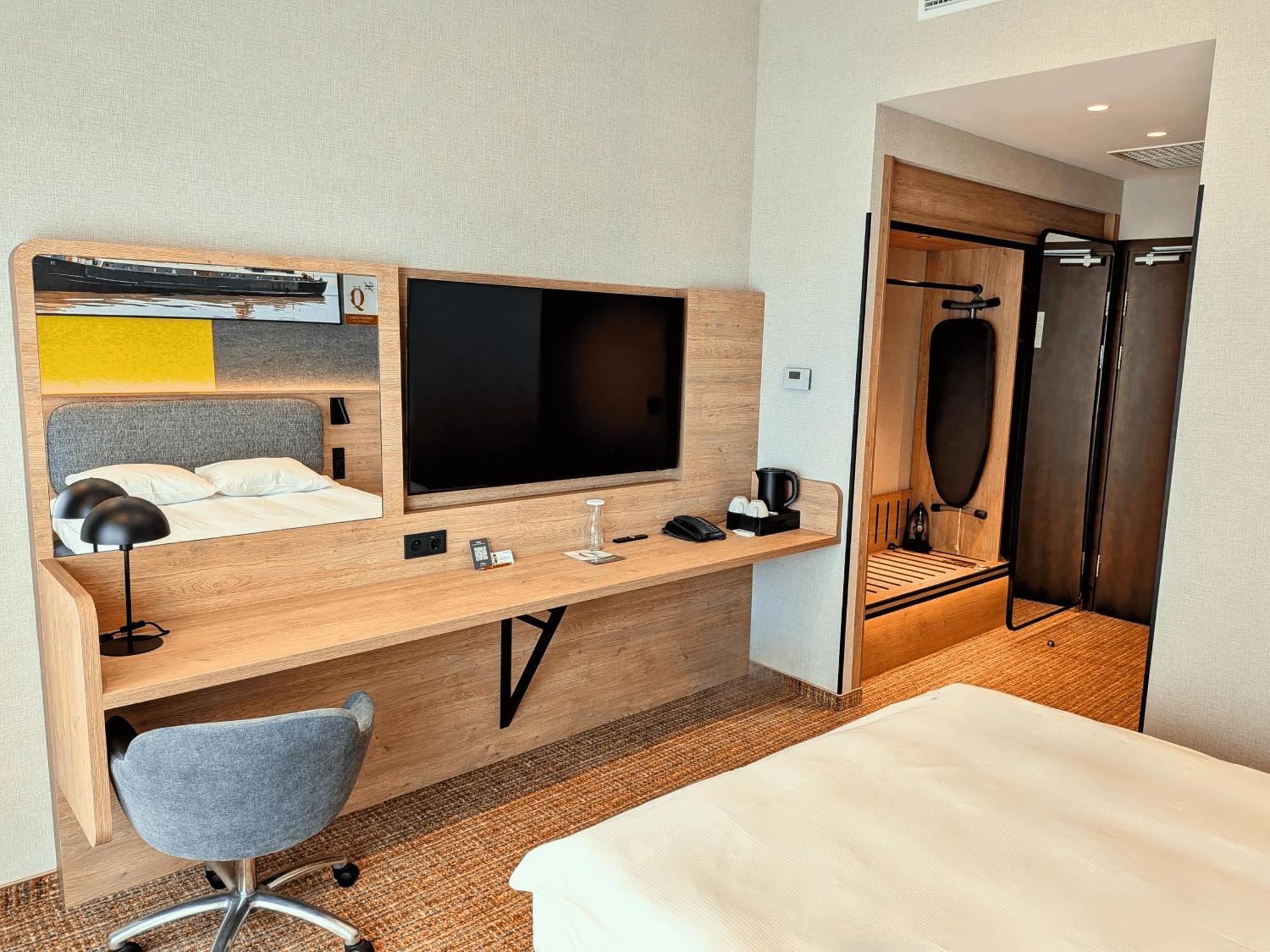 Superior King Room